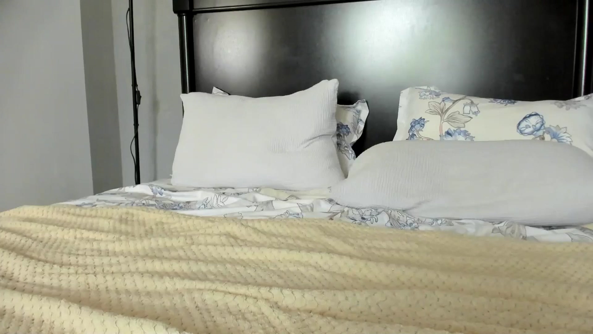 Gallery image thumbnail from Carollyne_'s myfreecams stream on, 08/04/2025, 13:30 image 12 of 20