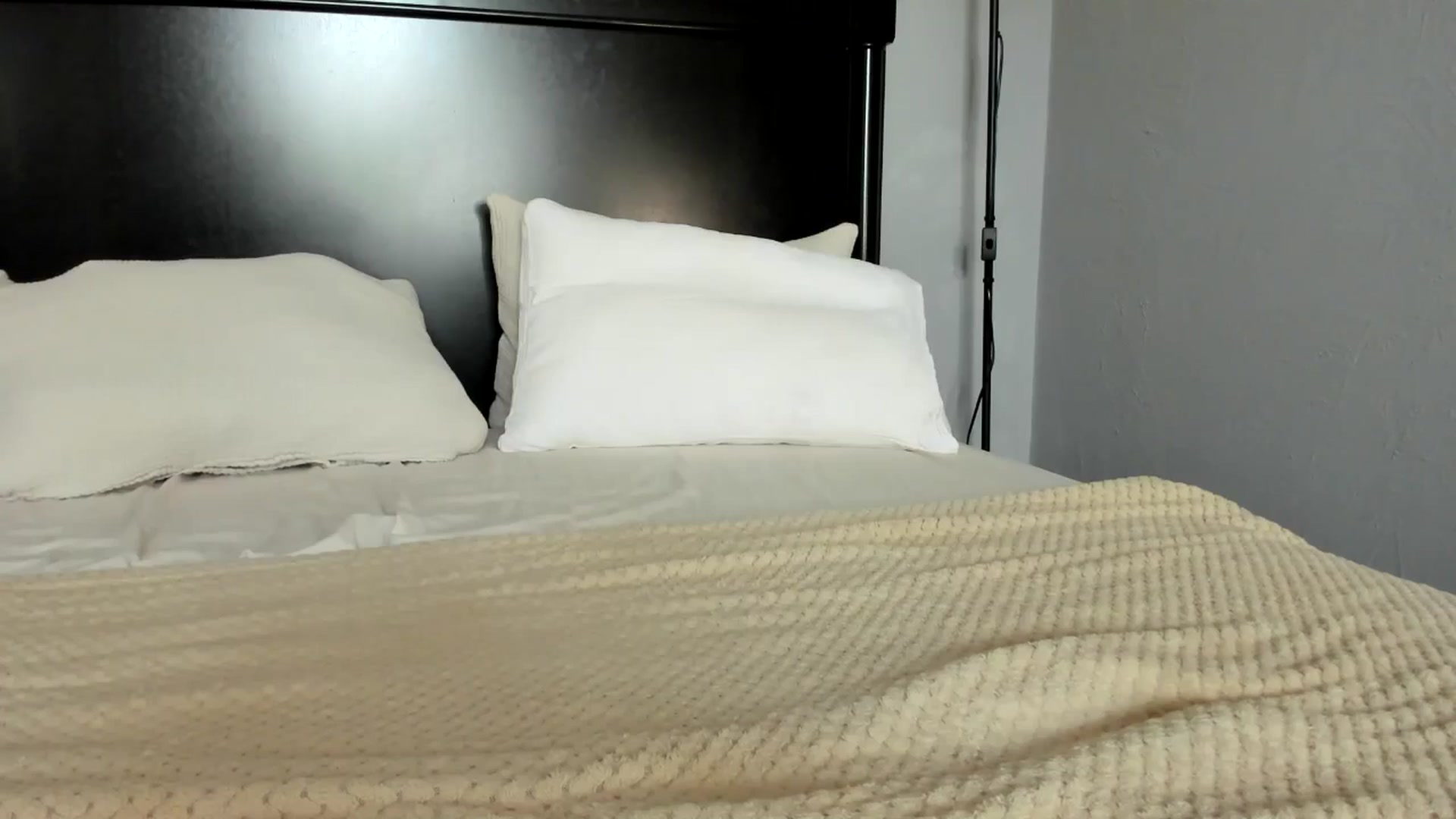 Gallery image thumbnail from Carollyne_'s myfreecams stream on, 08/21/2025, 15:00 image 18 of 20