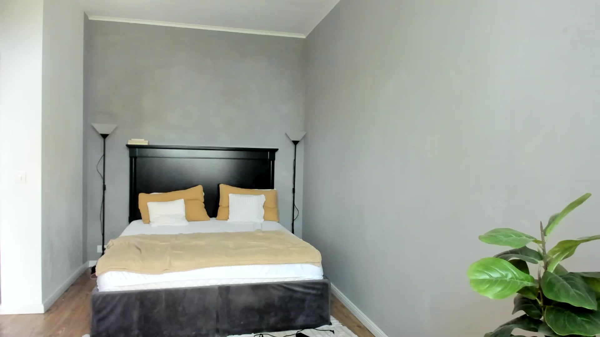 Gallery image thumbnail from Carollyne_'s myfreecams stream on, 09/03/2025, 13:00 image 1 of 20