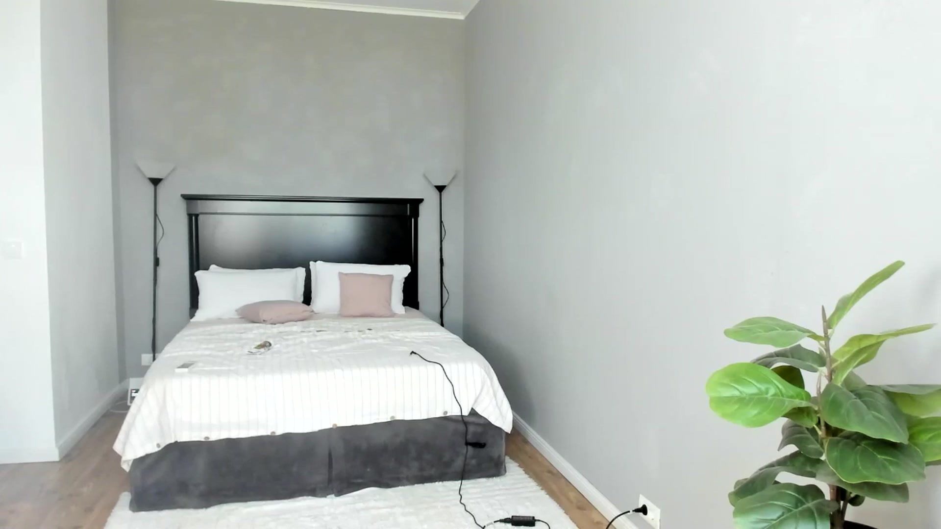 Gallery image thumbnail from Carollyne_'s myfreecams stream on, 09/16/2025, 10:50 image 20 of 20
