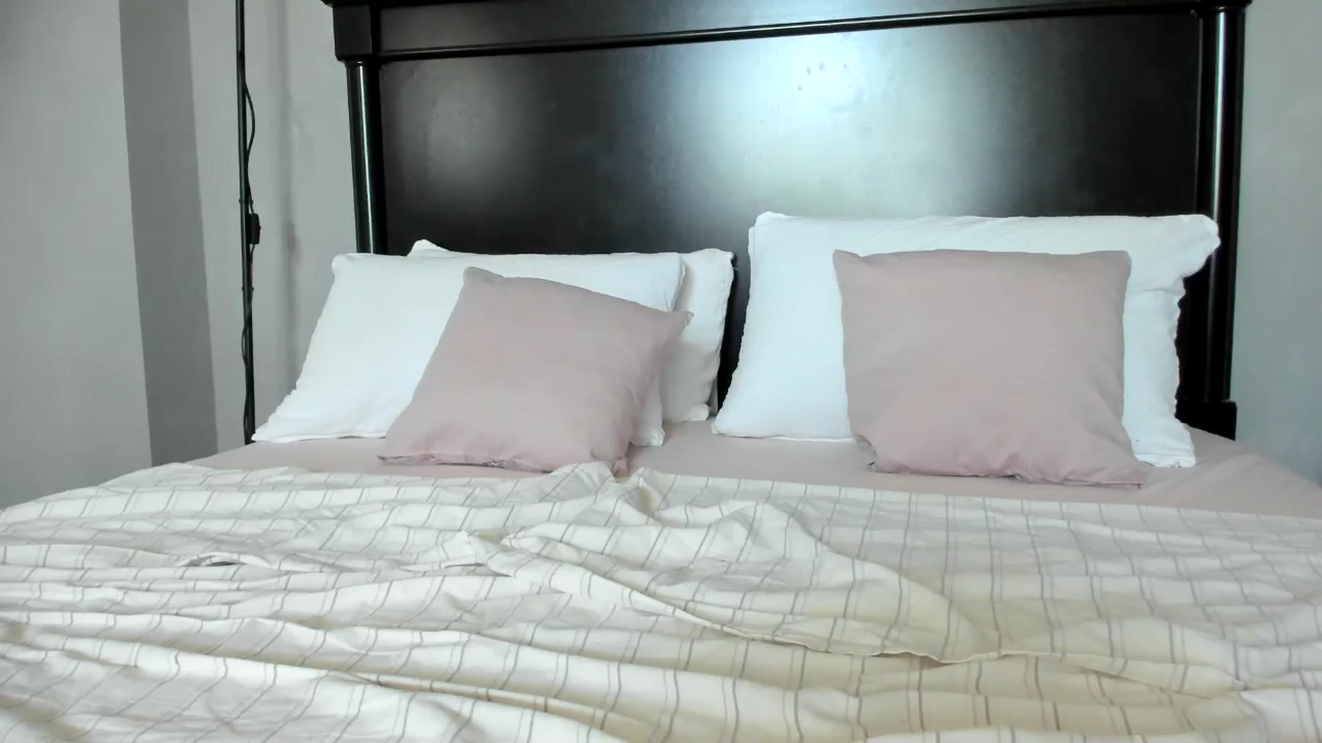 Gallery image thumbnail from Carollyne_'s myfreecams stream on, 09/16/2025, 11:51 image 10 of 20