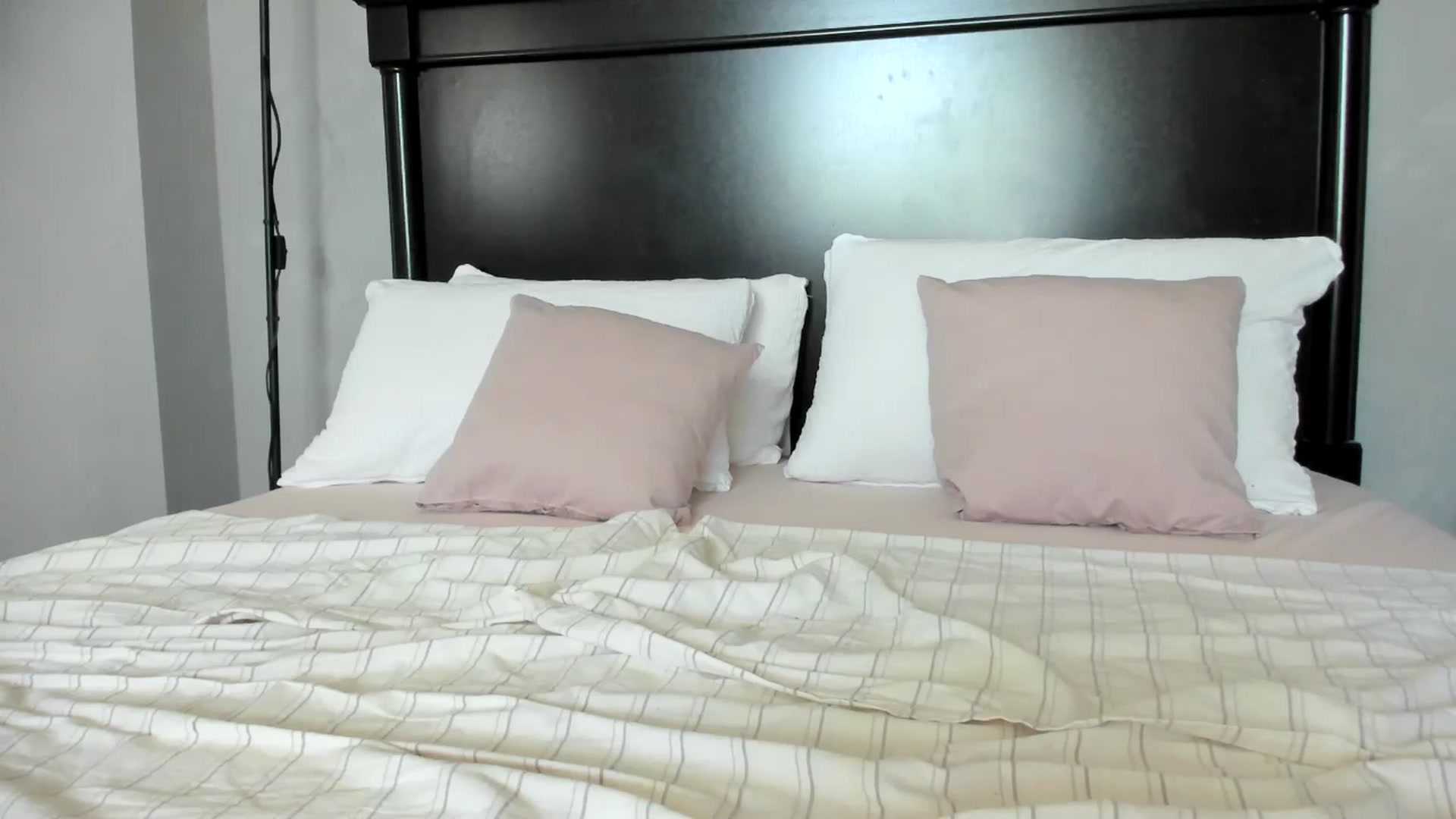 Gallery image thumbnail from Carollyne_'s myfreecams stream on, 09/16/2025, 11:51 image 11 of 20
