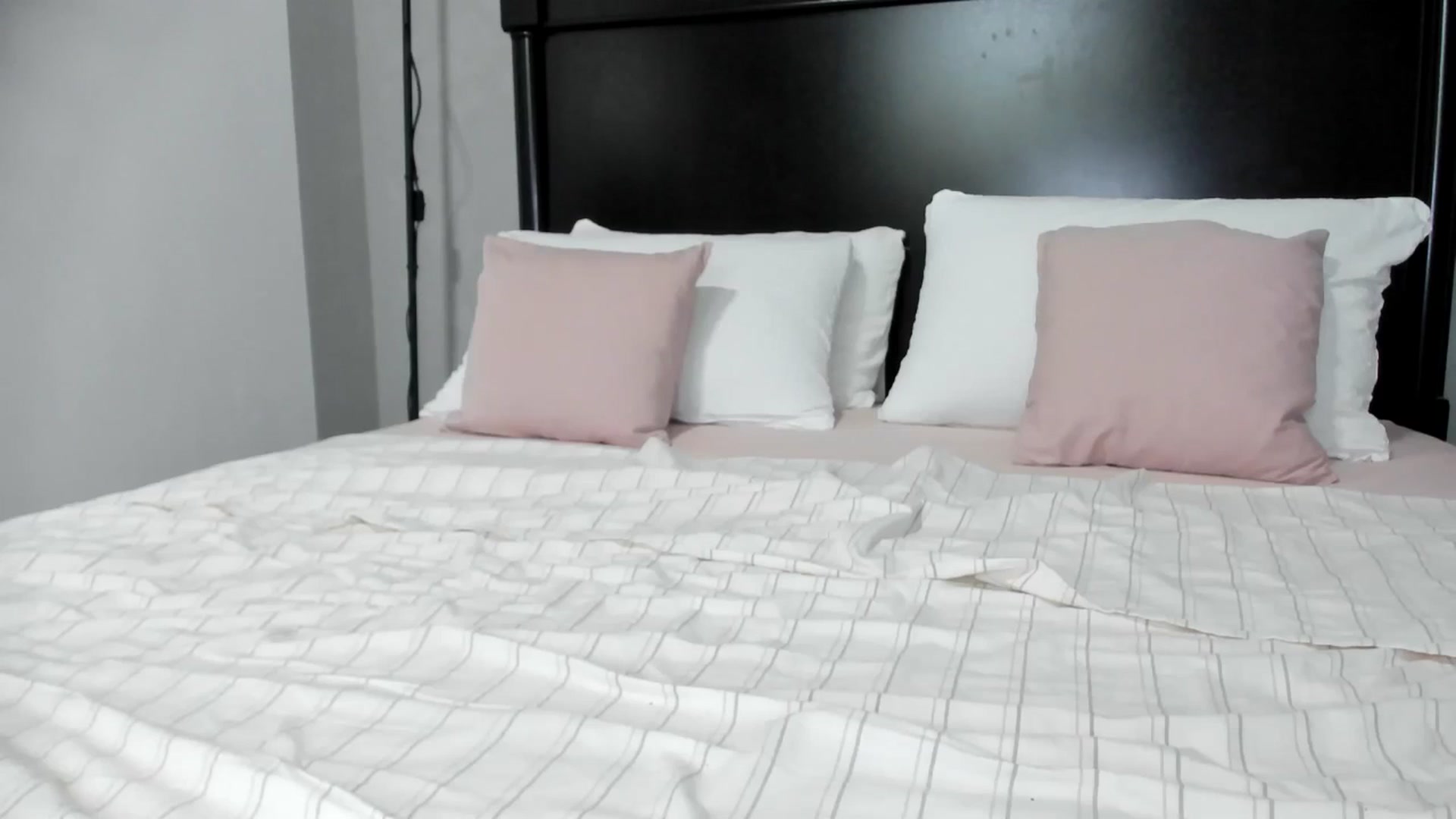 Gallery image thumbnail from Carollyne_'s myfreecams stream on, 09/17/2025, 14:00 image 9 of 20