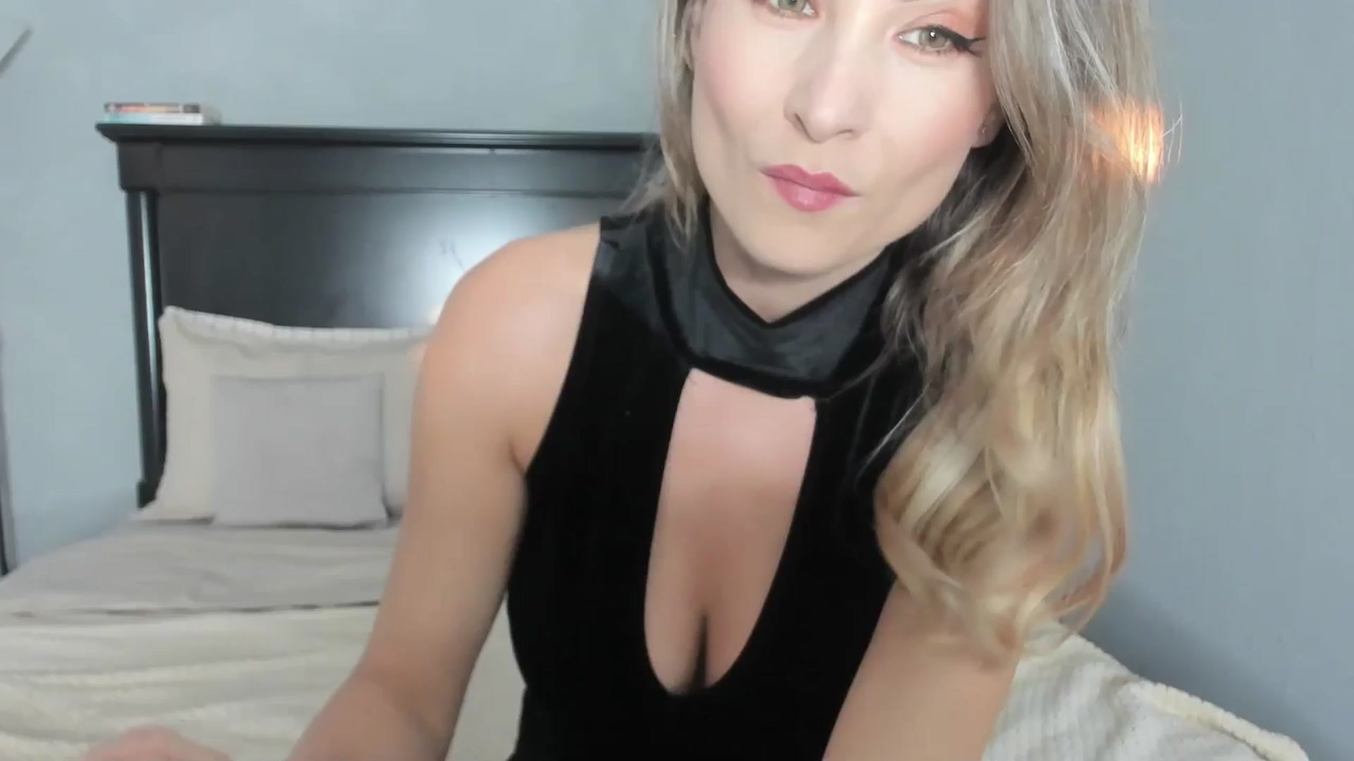 Gallery image thumbnail from Carollyne_'s myfreecams stream on, 11/24/2025, 15:10 image 1 of 20