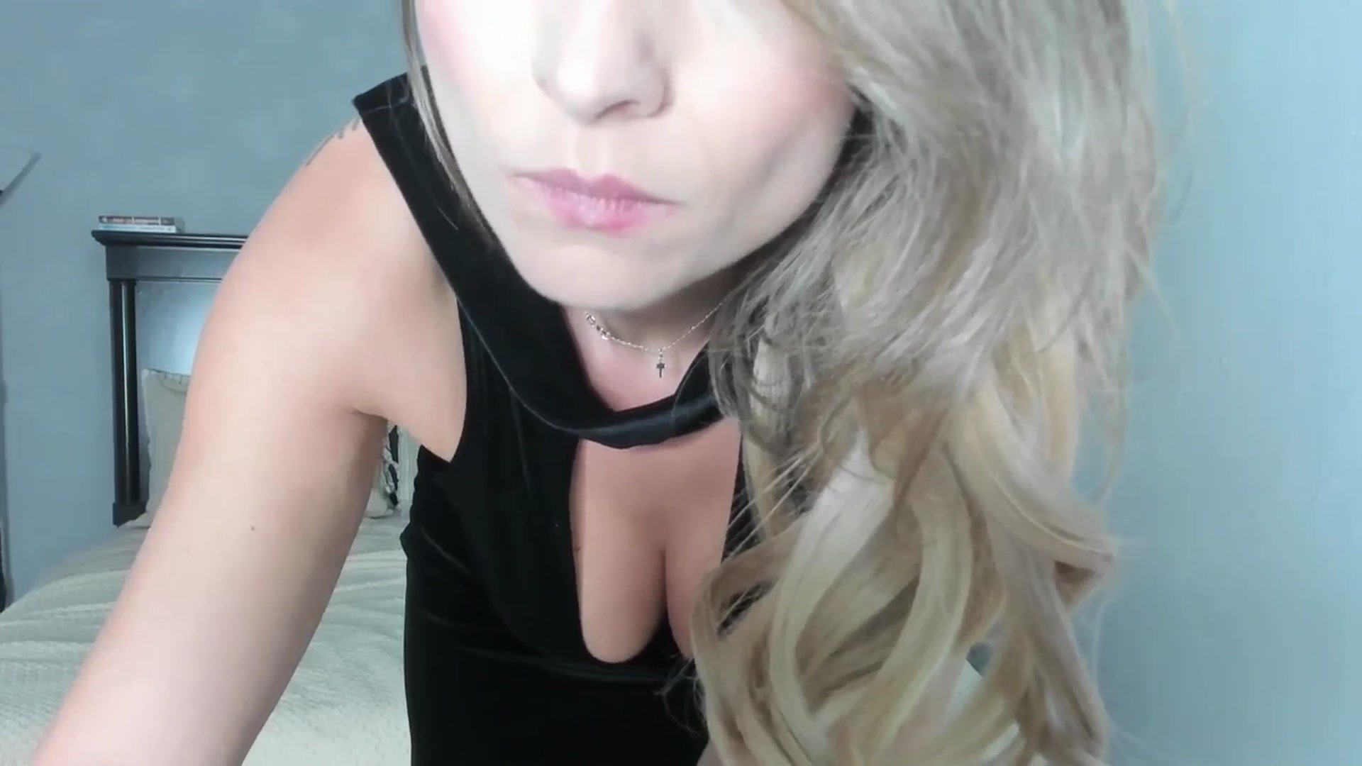 Gallery image thumbnail from Carollyne_'s myfreecams stream on, 11/24/2025, 17:34 image 12 of 20