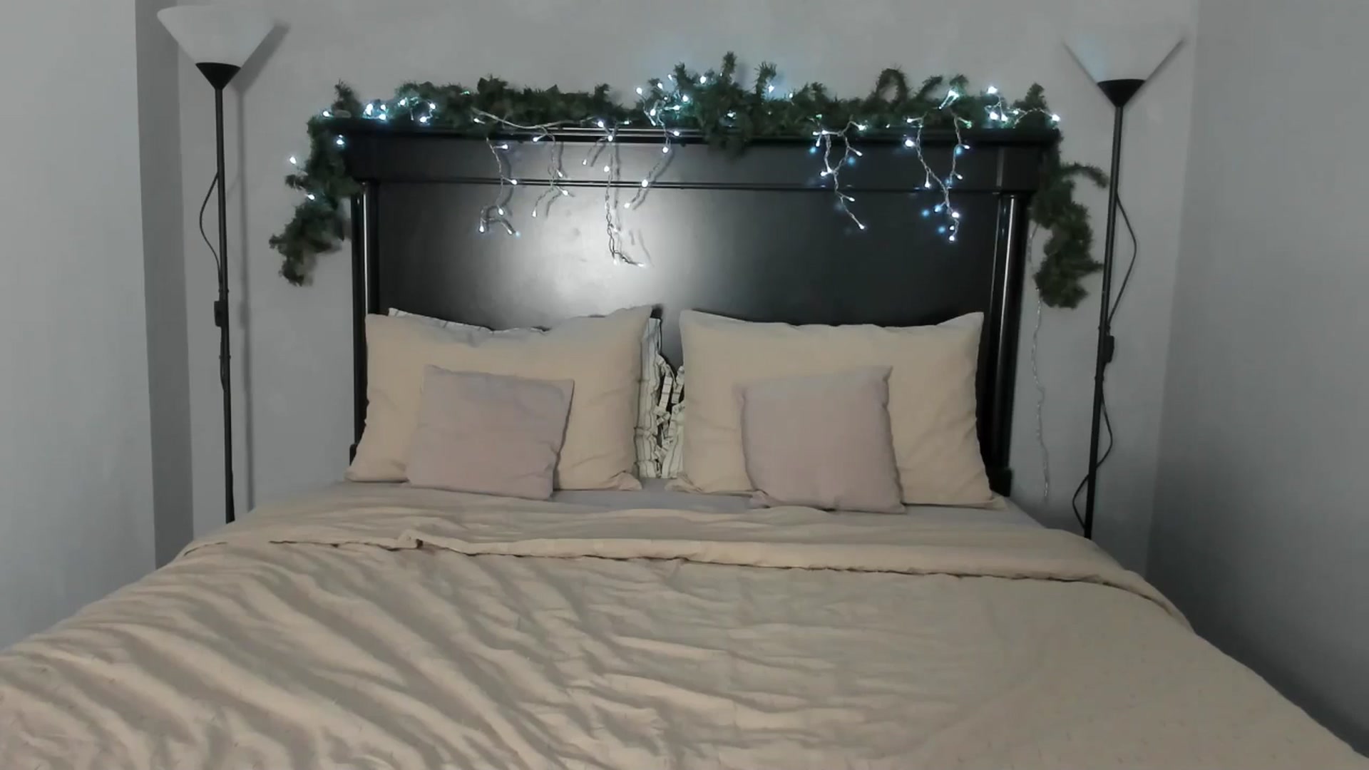 Gallery image thumbnail from Carollyne_'s myfreecams stream on, 11/28/2025, 14:38 image 7 of 20