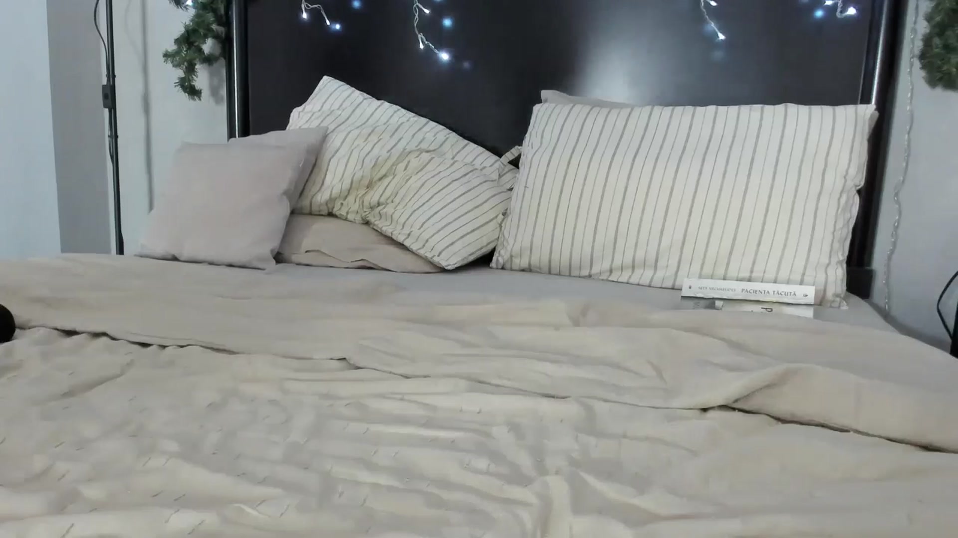 Gallery image thumbnail from Carollyne_'s myfreecams stream on, 12/06/2025, 14:30 image 13 of 20