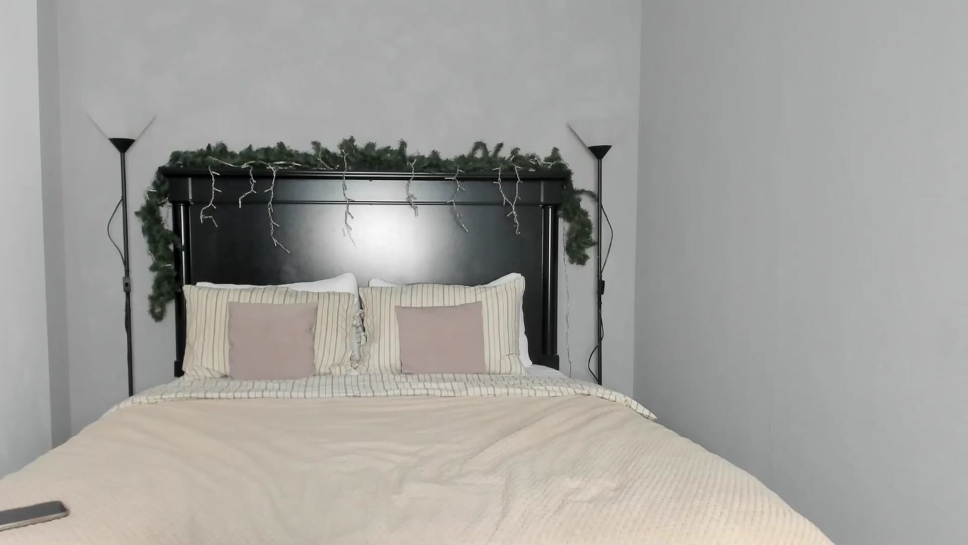 Gallery image thumbnail from Carollyne_'s myfreecams stream on, 12/12/2025, 11:07 image 13 of 20