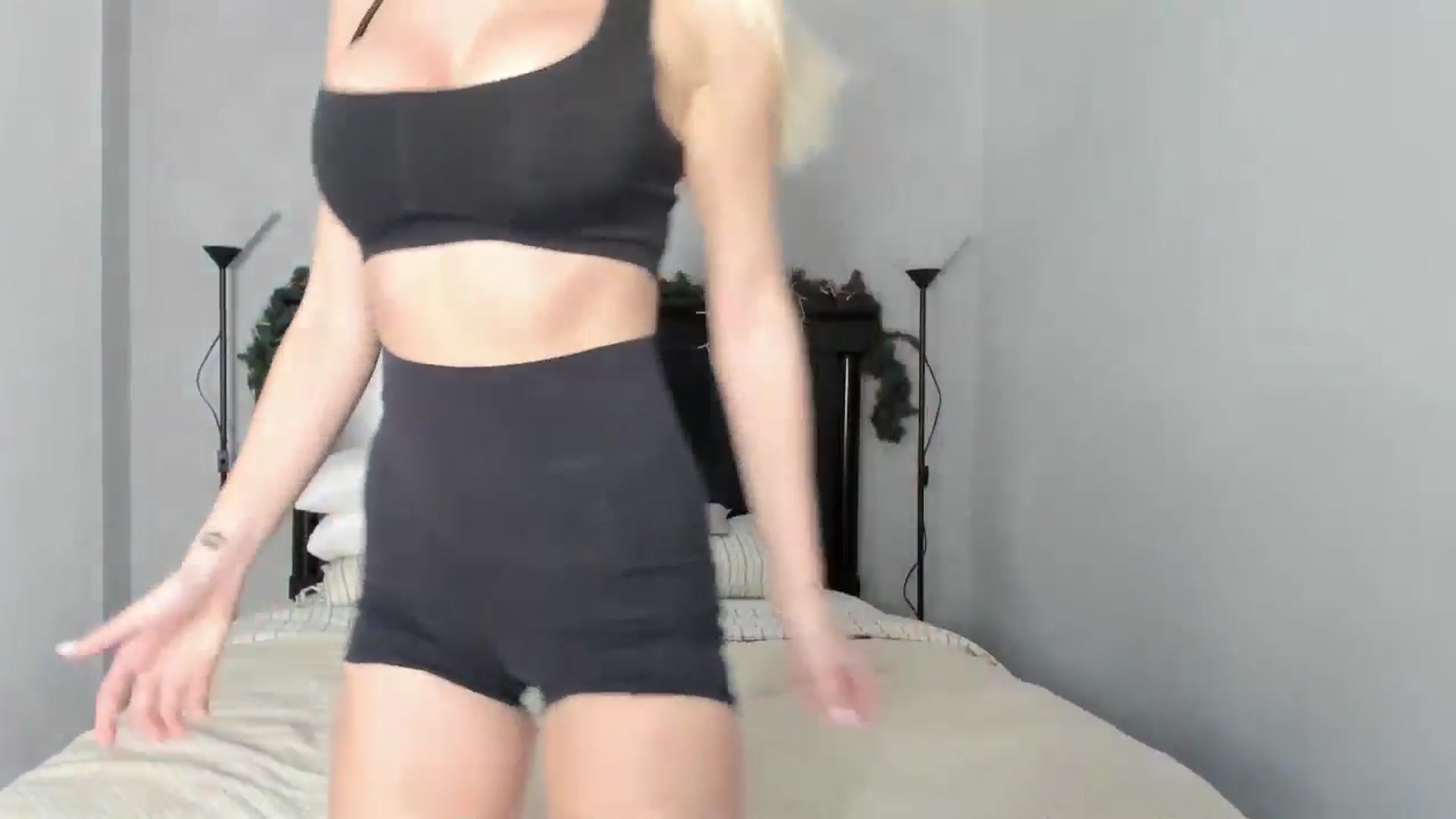 Gallery image thumbnail from Carollyne_'s myfreecams stream on, 12/17/2025, 15:29 image 14 of 20