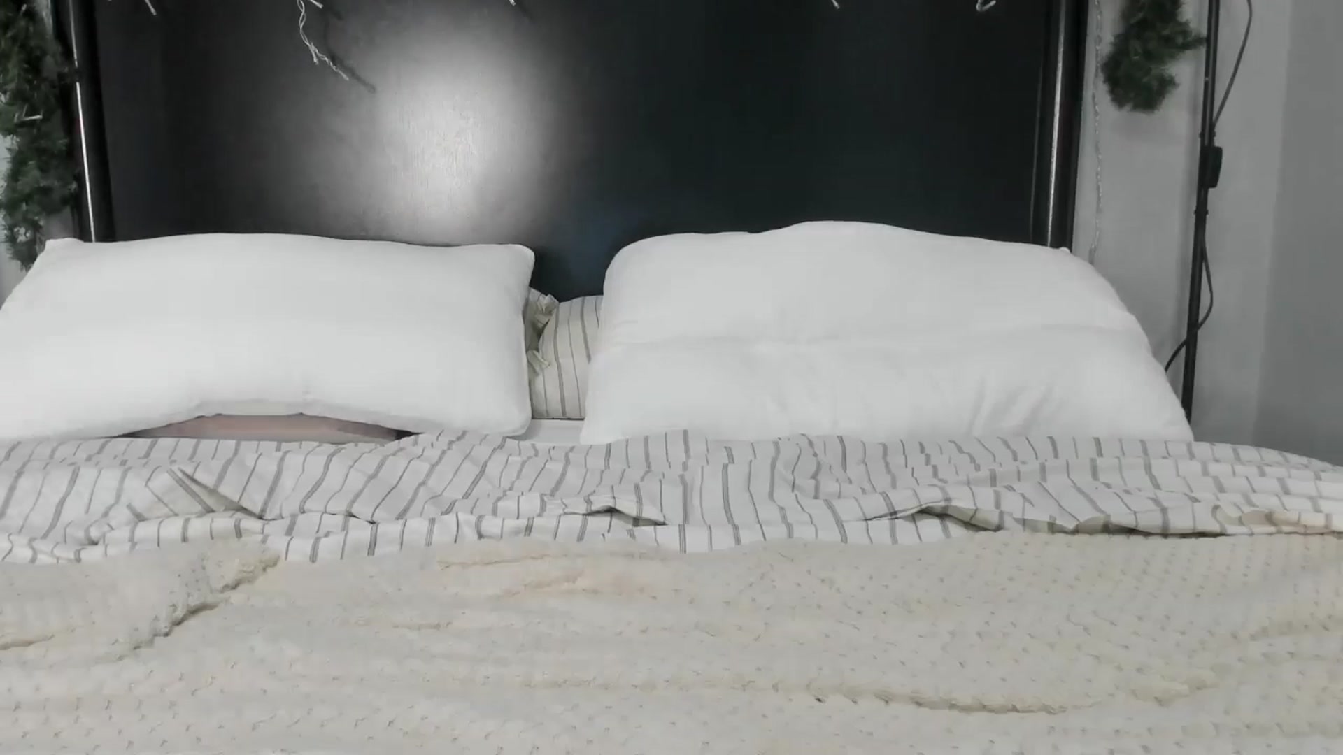 Gallery image thumbnail from Carollyne_'s myfreecams stream on, 12/18/2025, 16:33 image 9 of 20