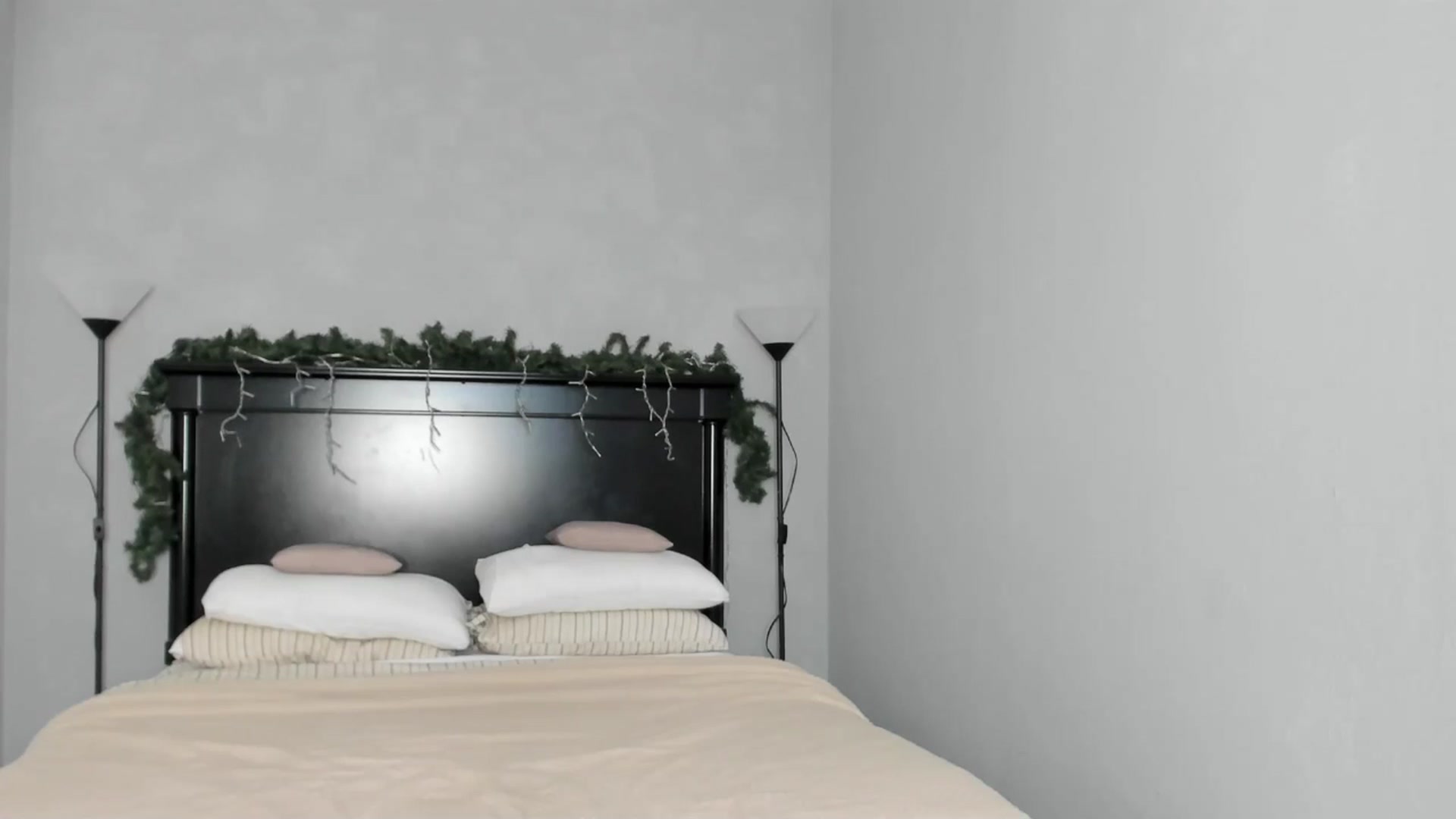 Gallery image thumbnail from Carollyne_'s myfreecams stream on, 12/20/2025, 12:31 image 16 of 20