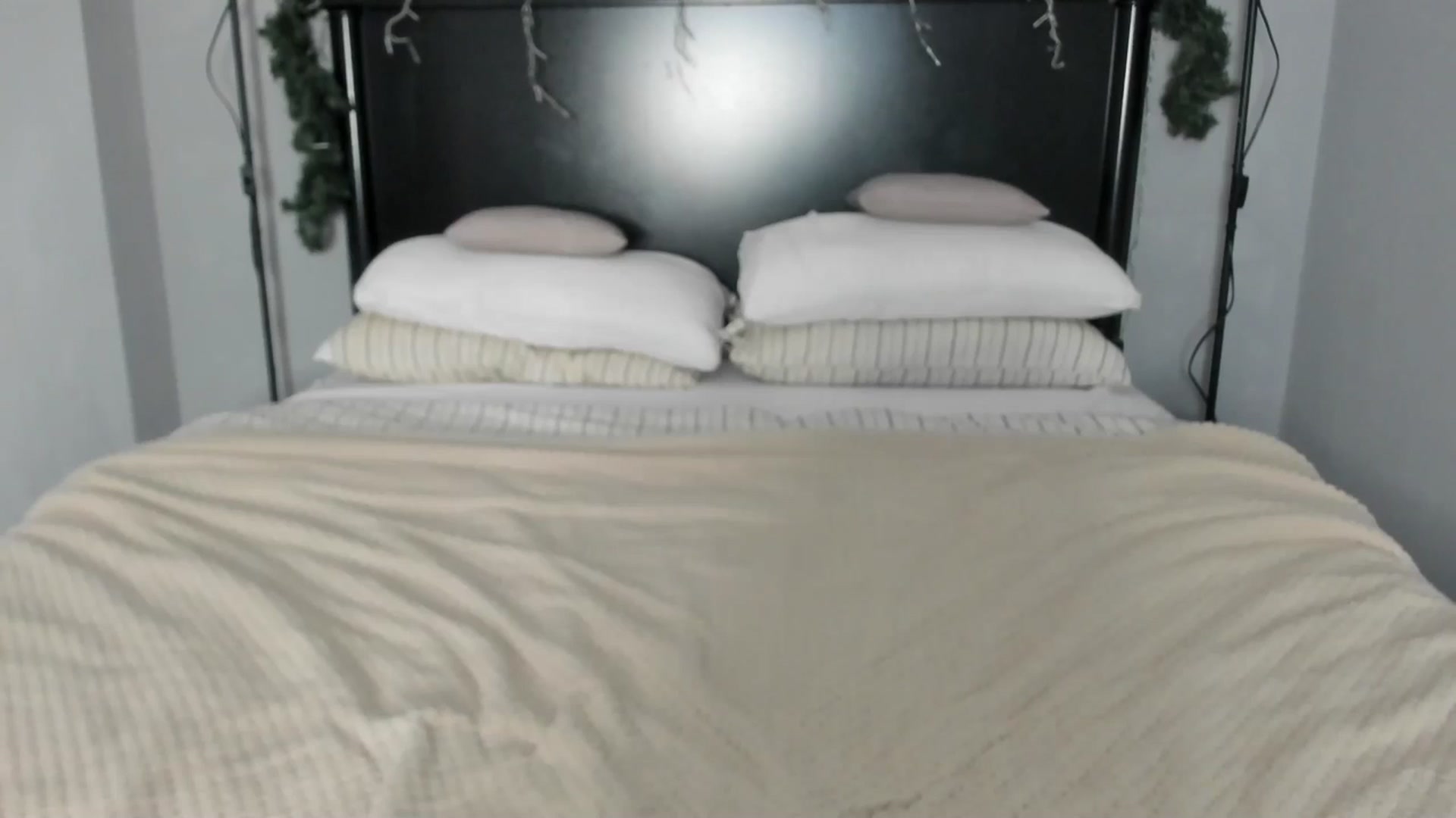 Gallery image thumbnail from Carollyne_'s myfreecams stream on, 12/20/2025, 14:27 image 12 of 20