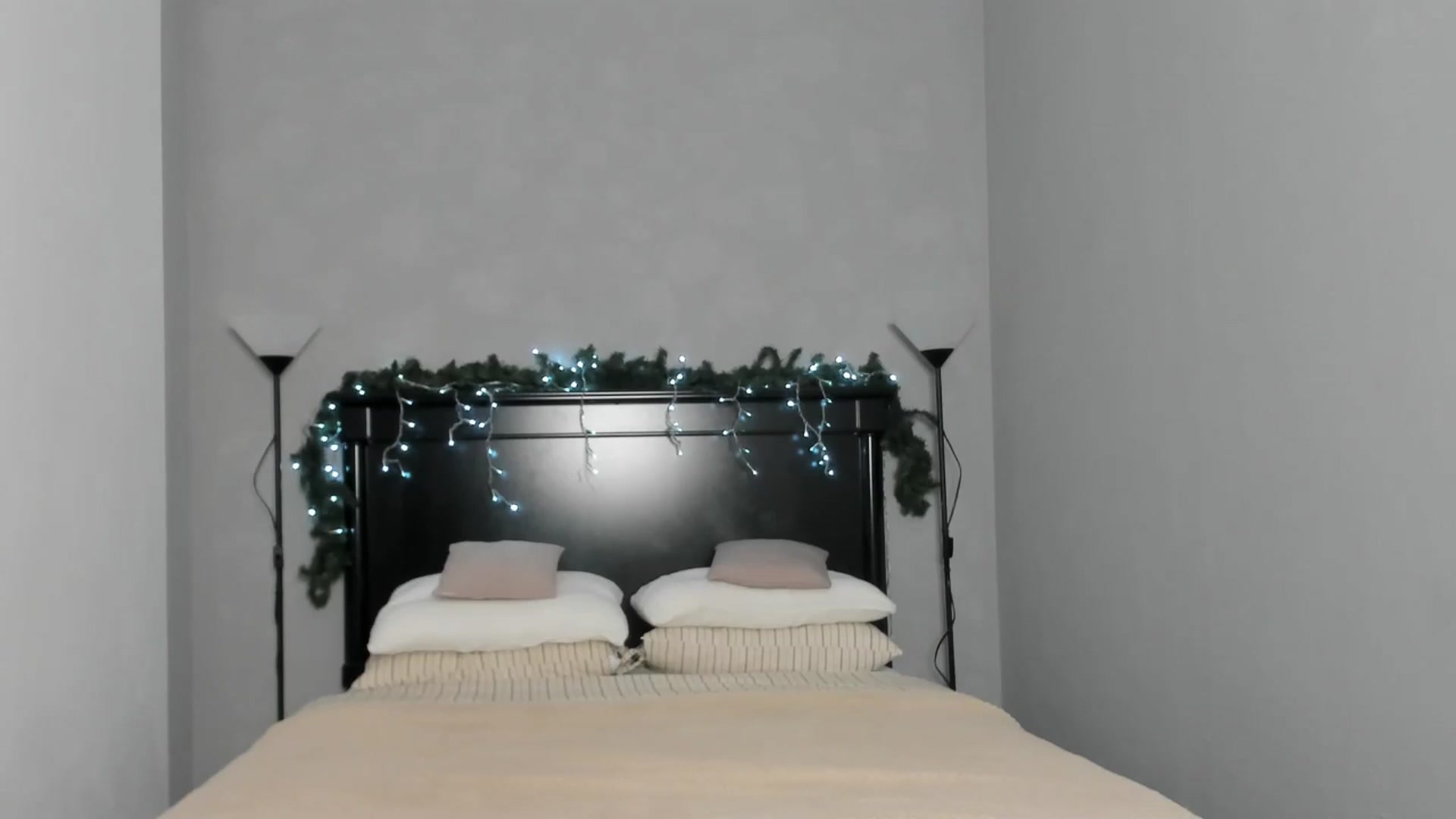 Gallery image thumbnail from Carollyne_'s myfreecams stream on, 12/22/2025, 13:46 image 5 of 20