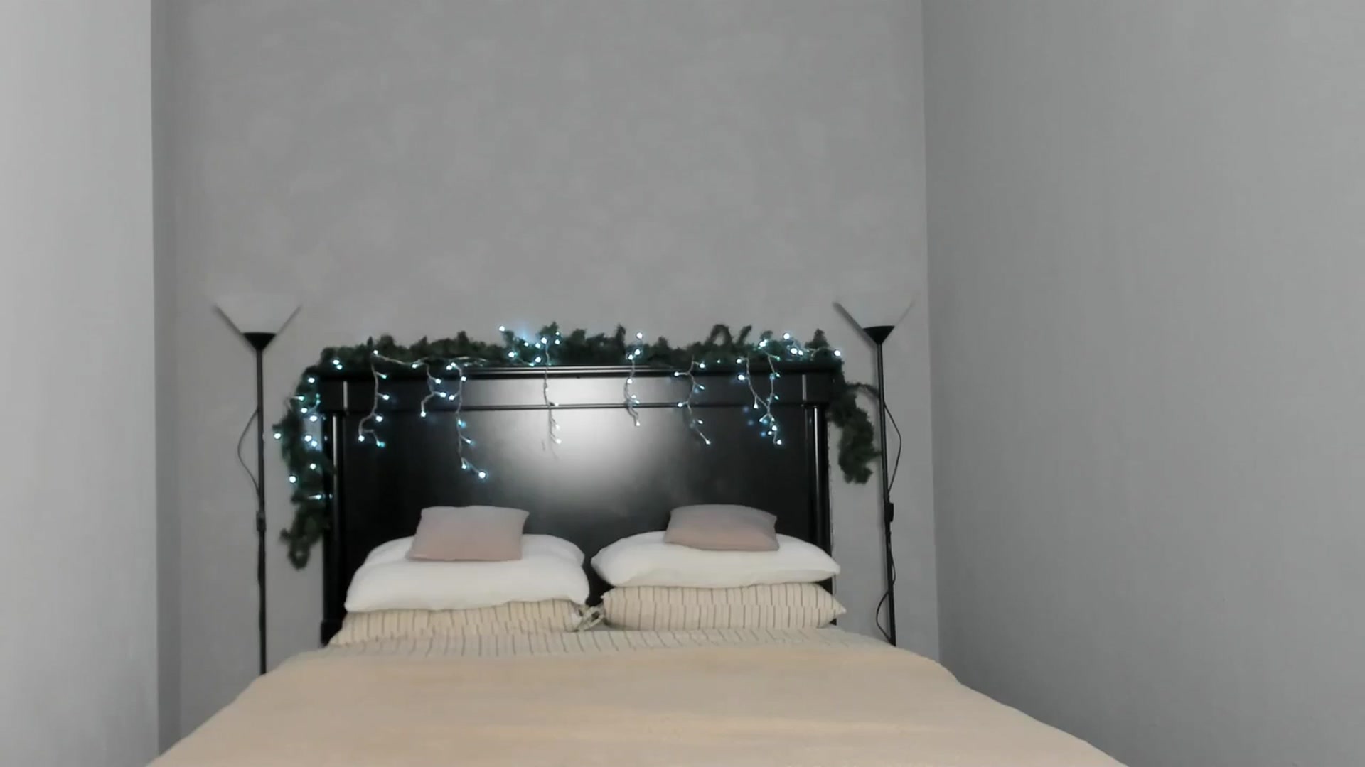 Gallery image thumbnail from Carollyne_'s myfreecams stream on, 12/22/2025, 13:46 image 4 of 20