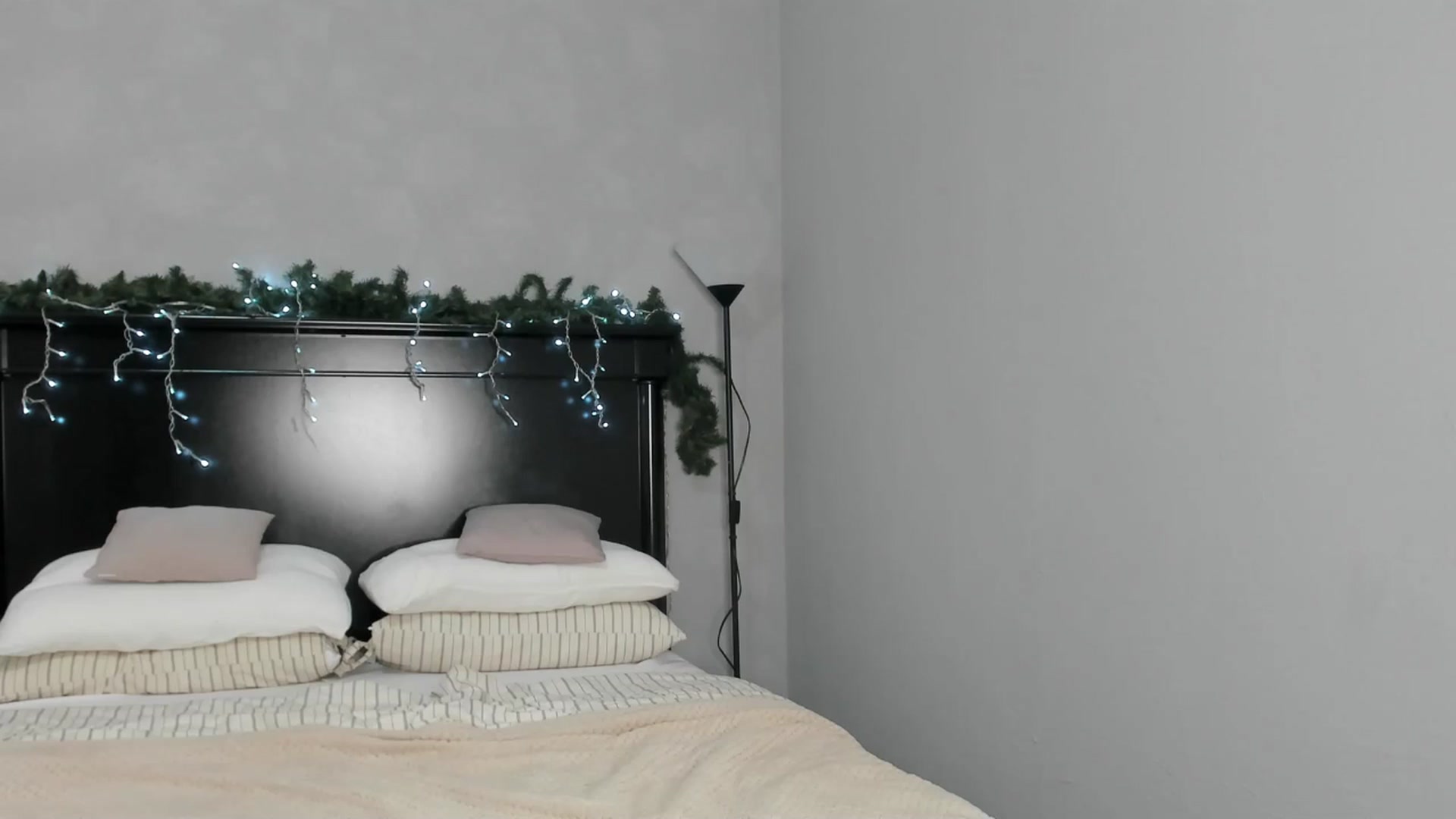 Gallery image thumbnail from Carollyne_'s myfreecams stream on, 12/22/2025, 17:26 image 20 of 20