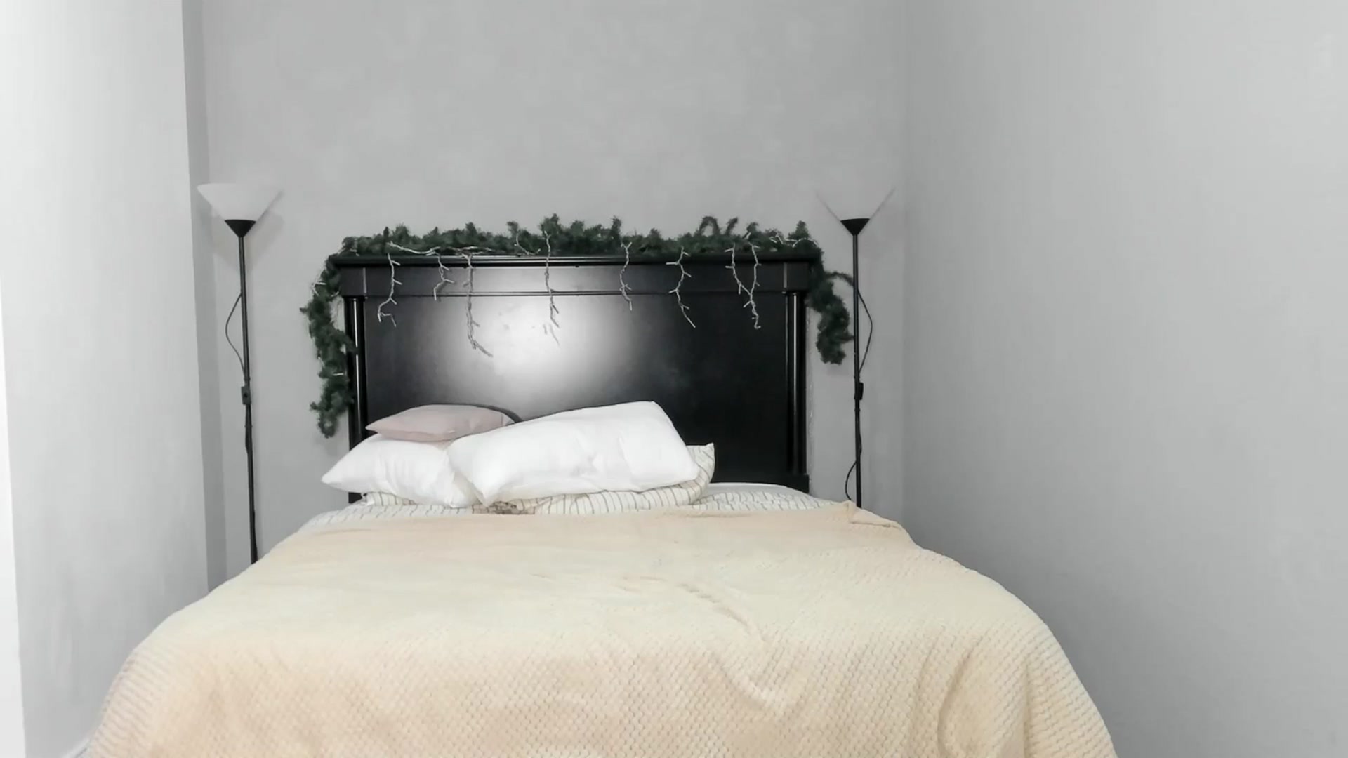 Gallery image thumbnail from Carollyne_'s myfreecams stream on, 12/23/2025, 16:23 image 10 of 20