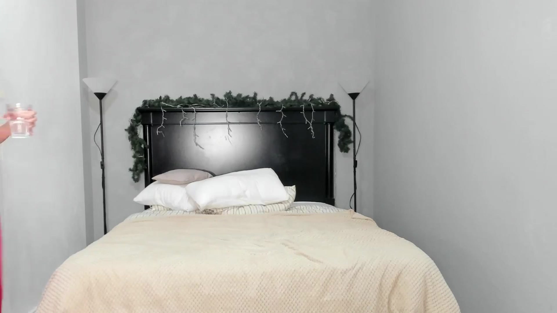 Gallery image thumbnail from Carollyne_'s myfreecams stream on, 12/23/2025, 16:23 image 6 of 20