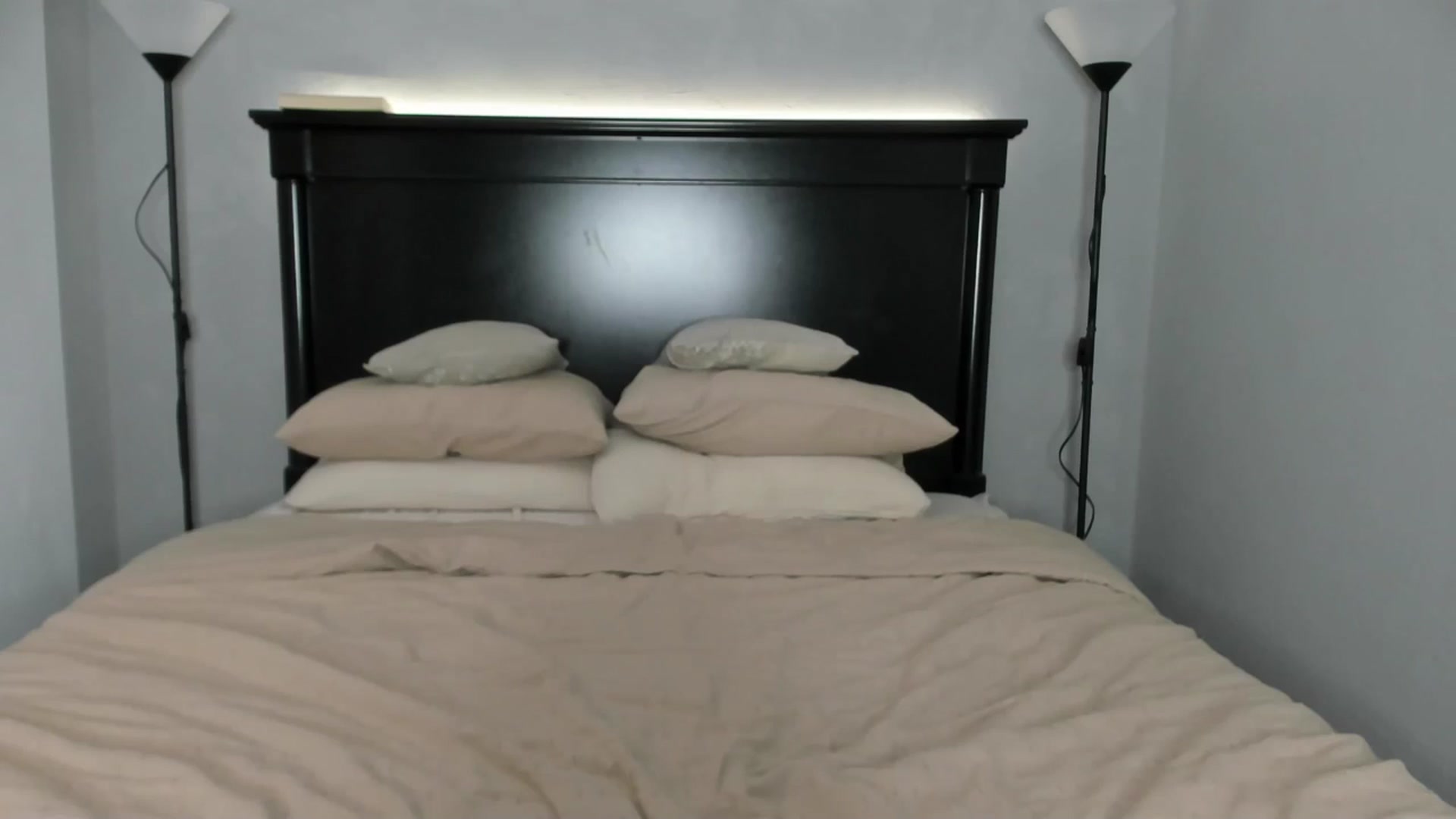 Gallery image thumbnail from Carollyne_'s myfreecams stream on, 02/09/2026, 18:15 image 9 of 20