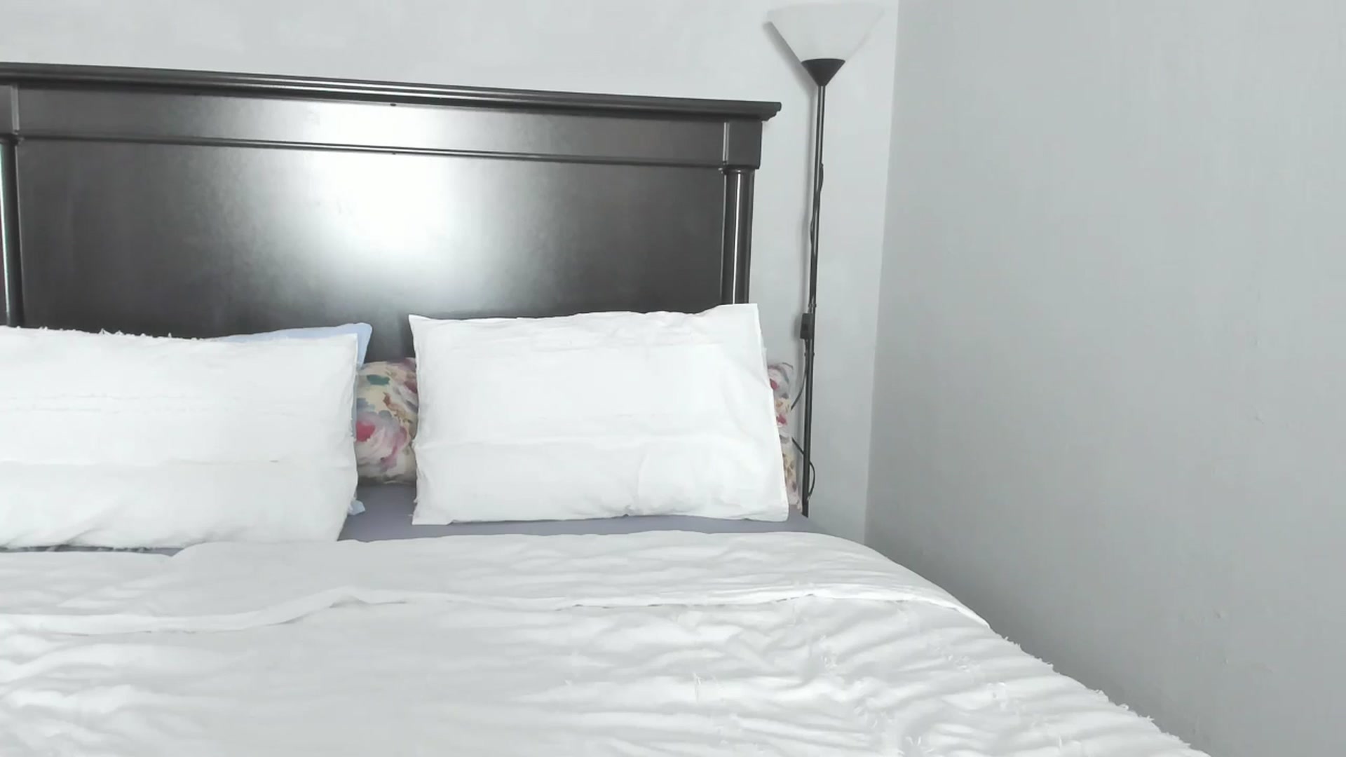 Gallery image thumbnail from Carollyne_'s myfreecams stream on, 04/09/2026, 16:01 image 19 of 20