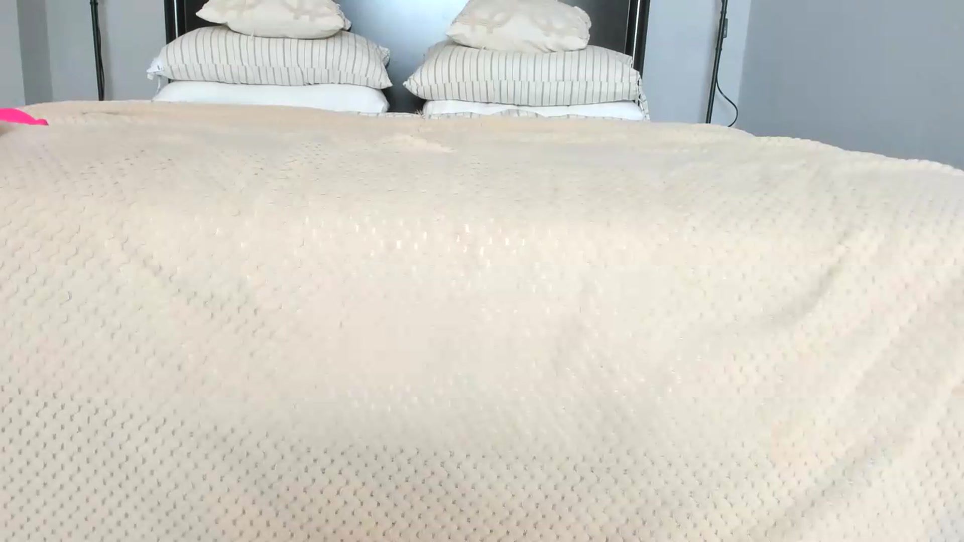 Gallery image thumbnail from Carollyne_'s myfreecams stream on, 05/10/2026, 15:04 image 6 of 20