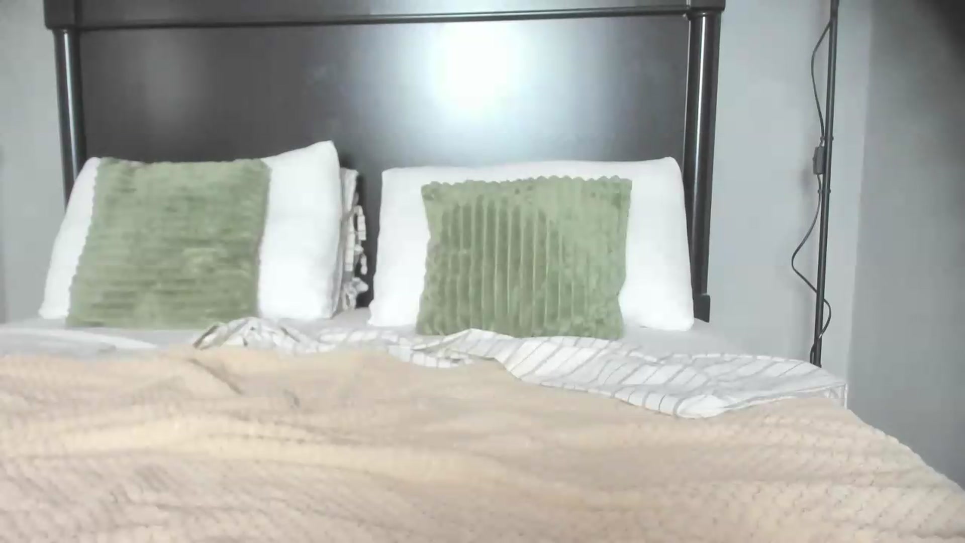Gallery image thumbnail from Carollyne_'s myfreecams stream on, 05/16/2026, 15:43 image 16 of 20