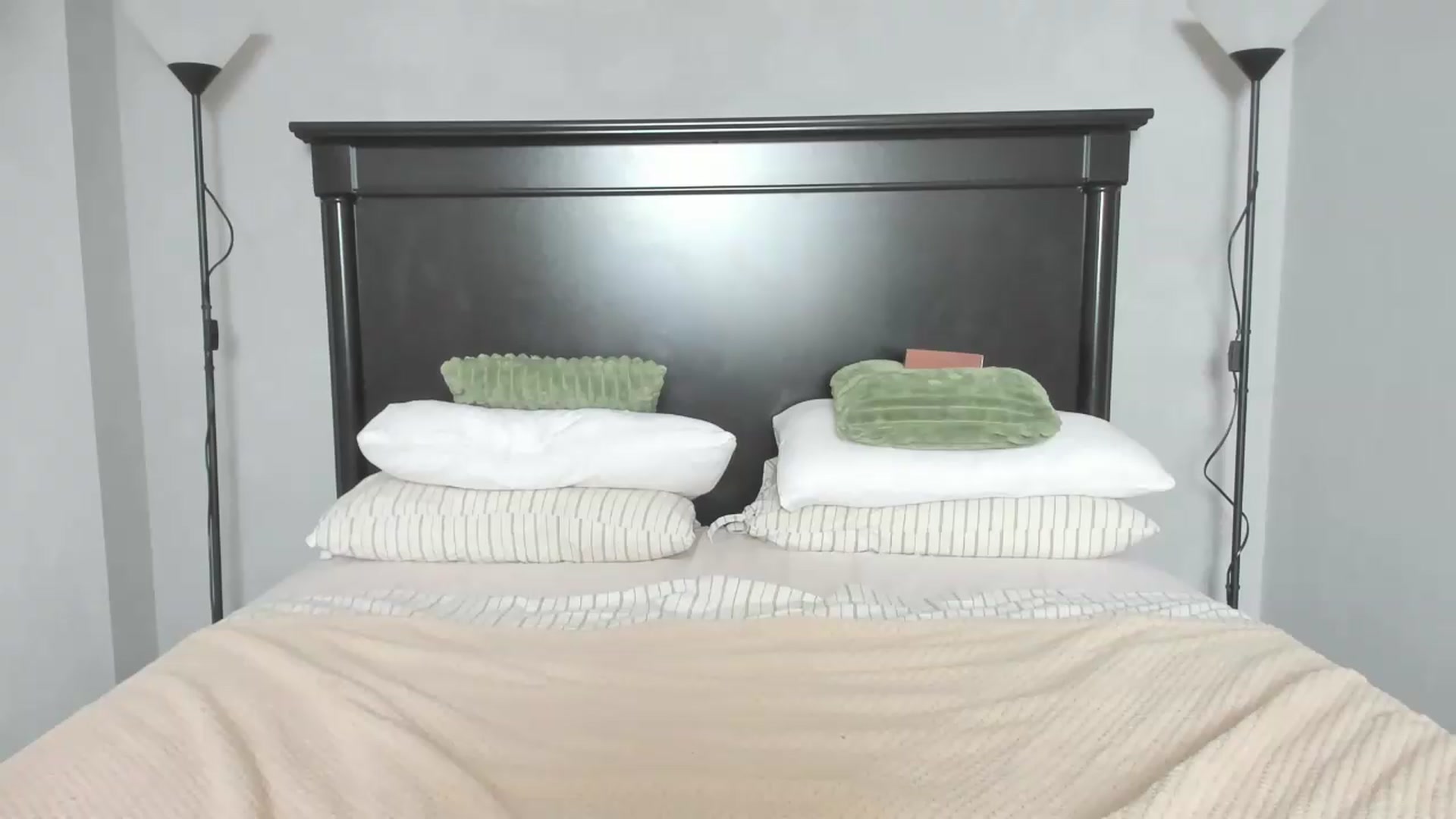 Gallery image thumbnail from Carollyne_'s myfreecams stream on, 05/19/2026, 14:16 image 20 of 20