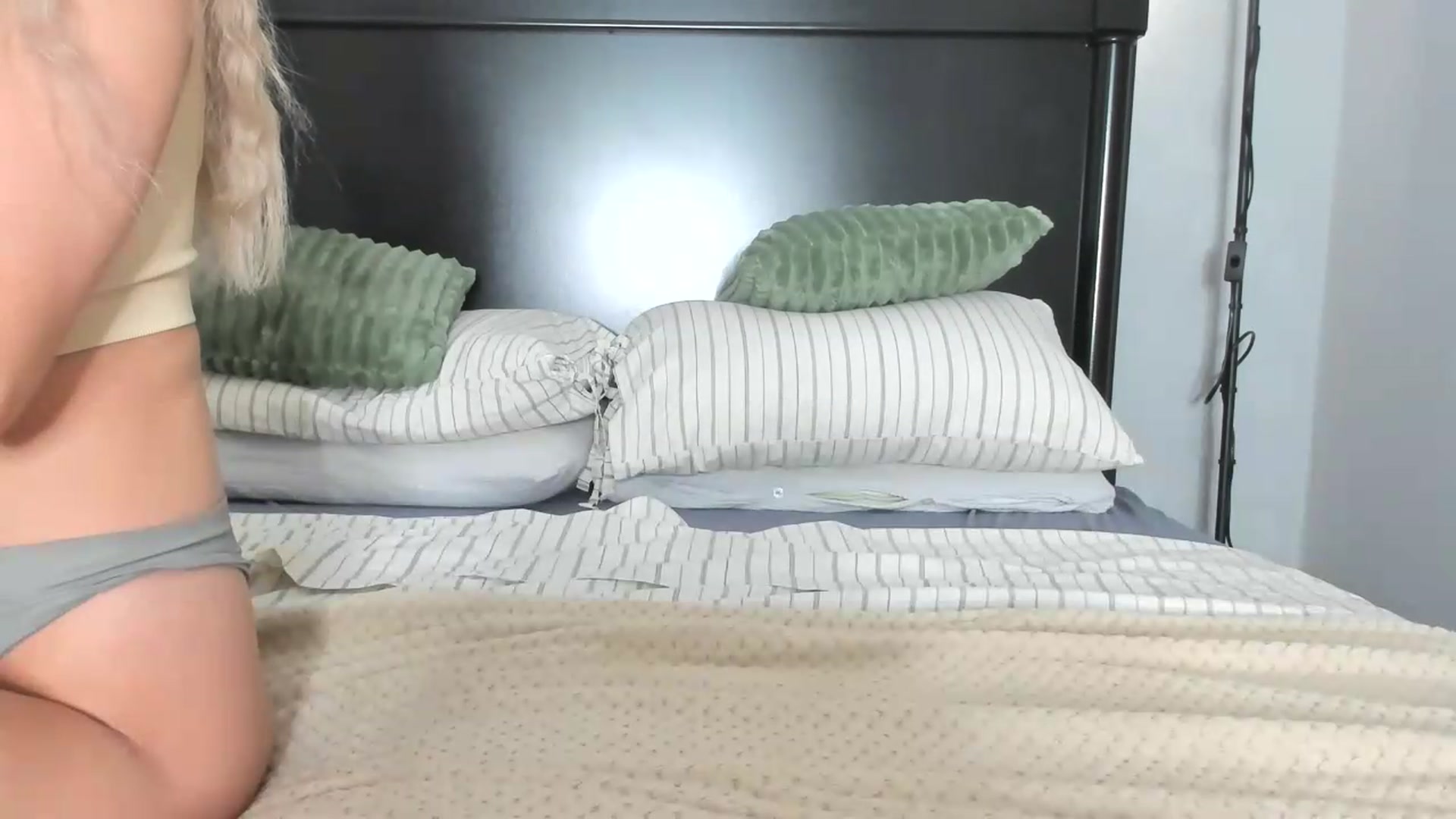 Gallery image thumbnail from Carollyne_'s myfreecams stream on, 06/08/2026, 17:17 image 12 of 20