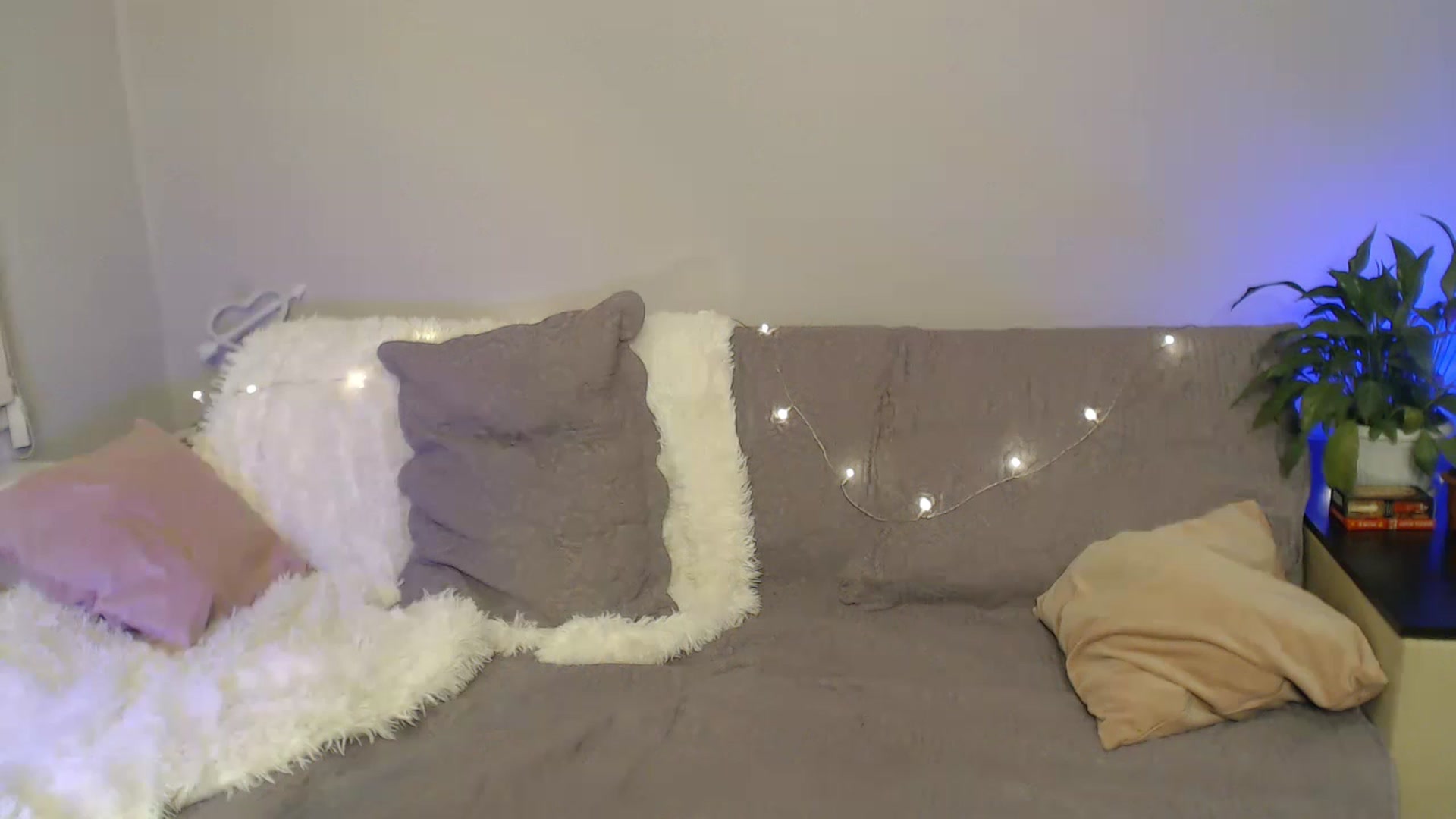 Gallery image thumbnail from CarrieCastle's myfreecams stream on, 11/30/2022, 23:23 image 16 of 20