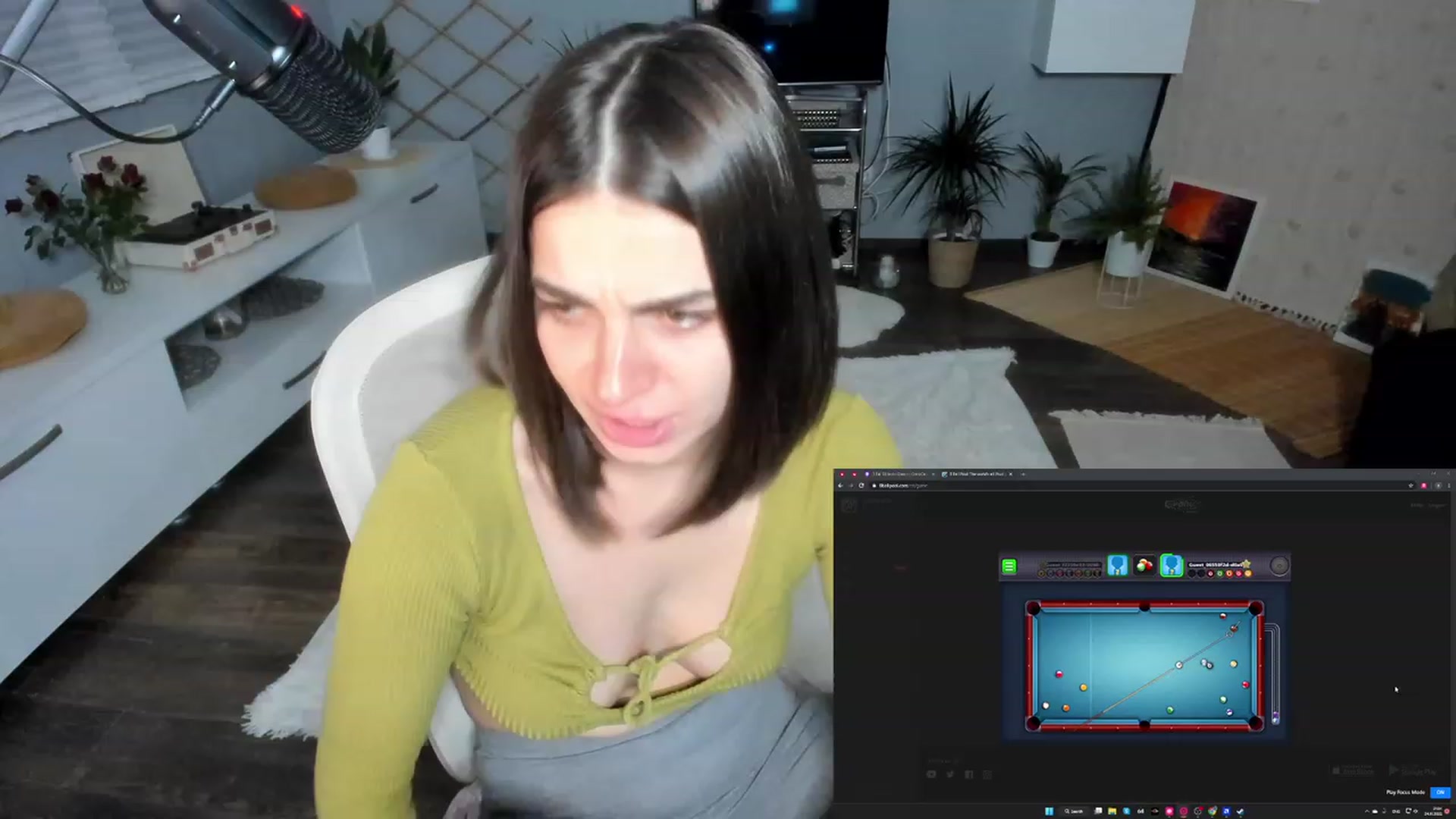 Gallery image thumbnail from CarriePilby's myfreecams stream on, 11/24/2022, 20:39 image 5 of 20