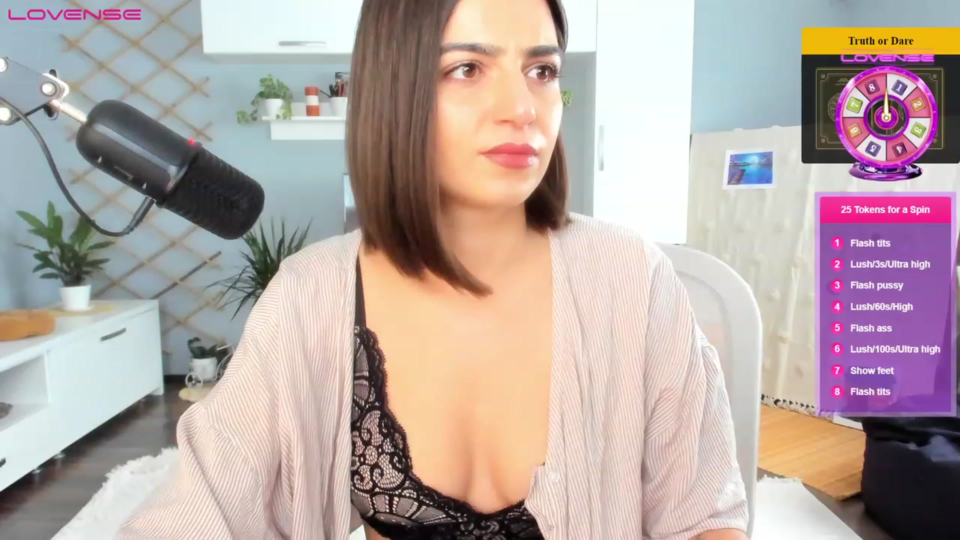 Gallery image thumbnail from CarriePilby's myfreecams stream on, 11/28/2022, 13:57 image 17 of 20