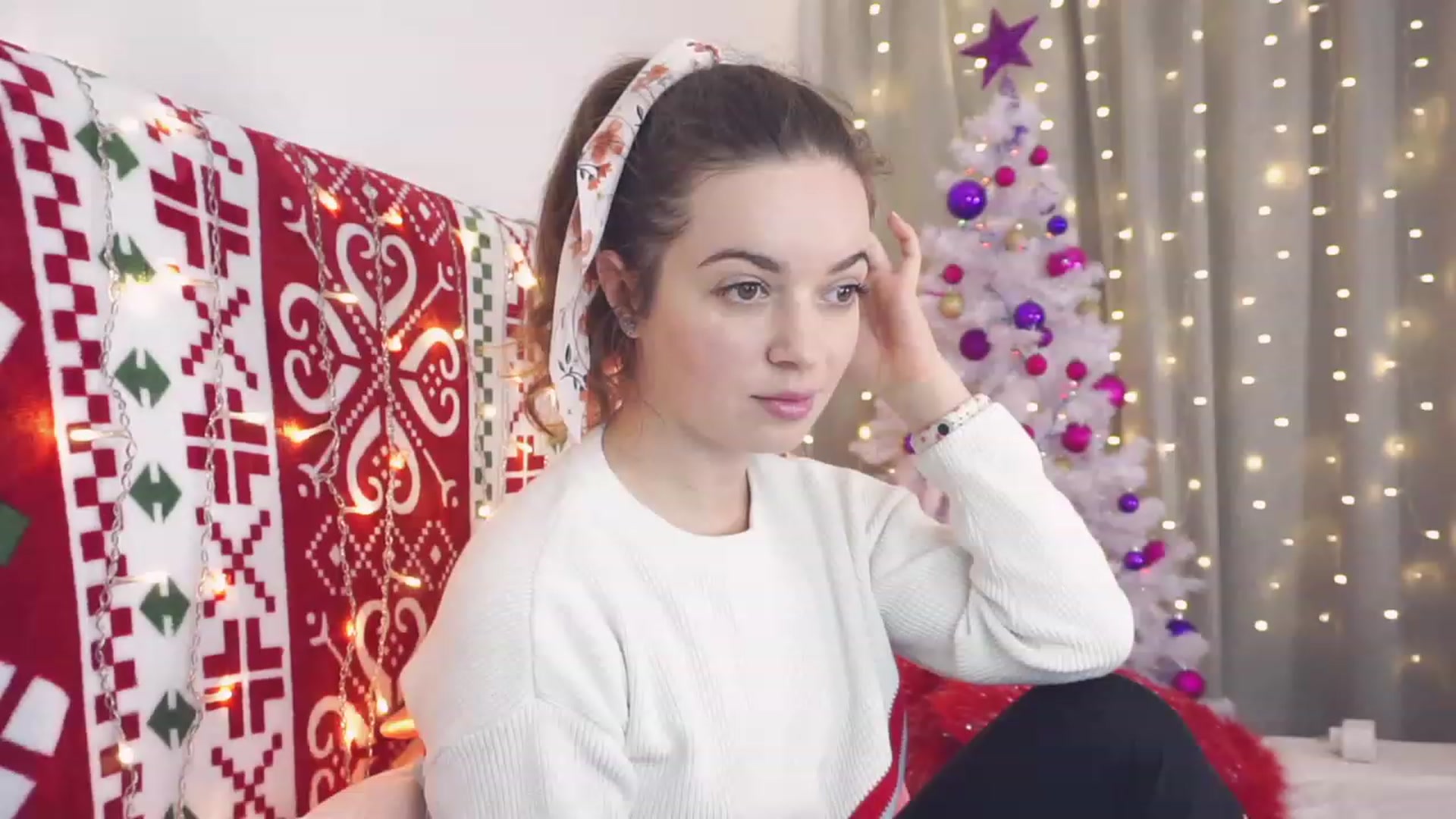 Gallery image thumbnail from Carrolyna's myfreecams stream on, 12/10/2022, 20:32 image 1 of 20