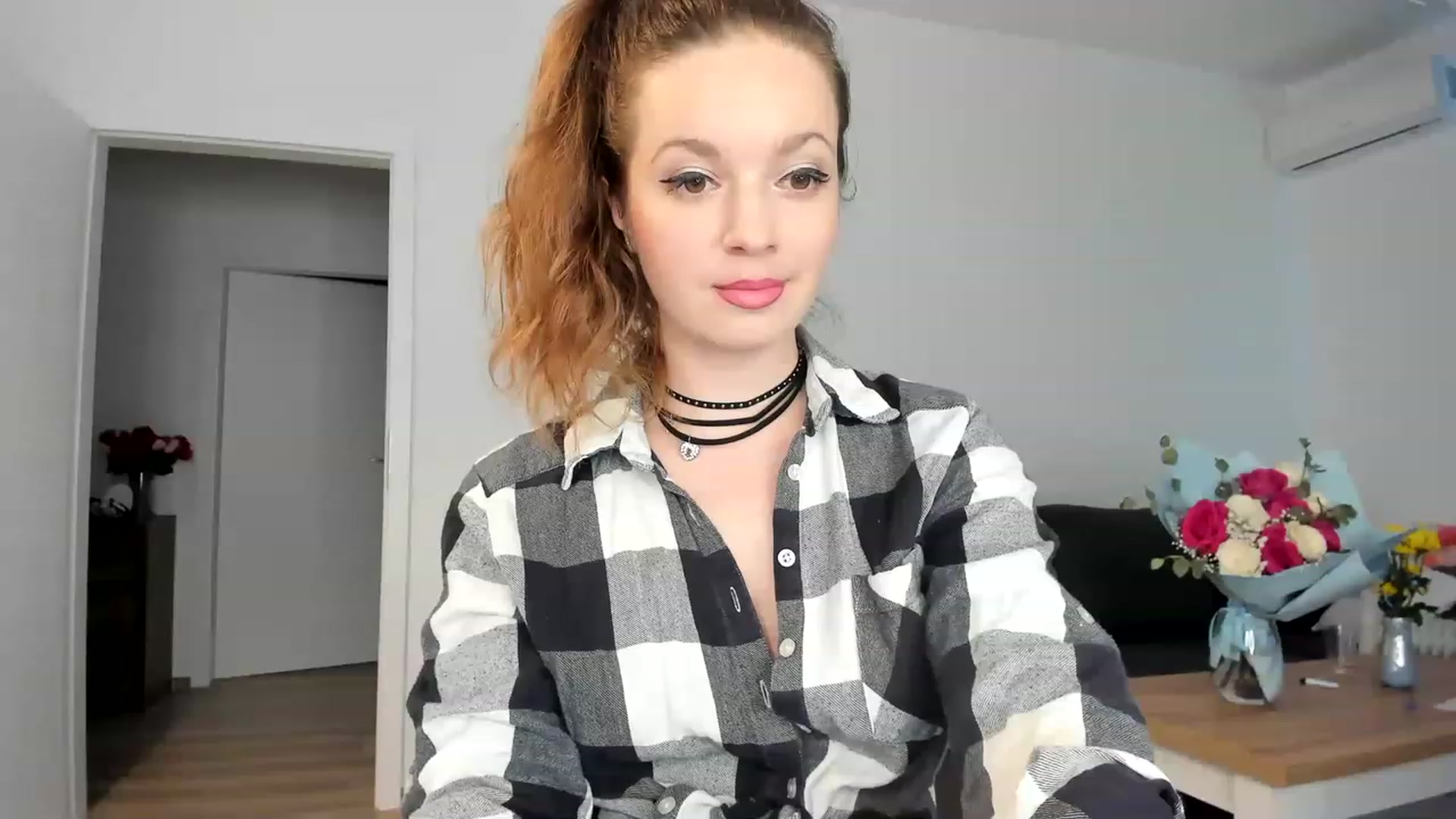 Gallery image thumbnail from Carrolyna's myfreecams stream on, 05/09/2023, 18:23 image 6 of 20
