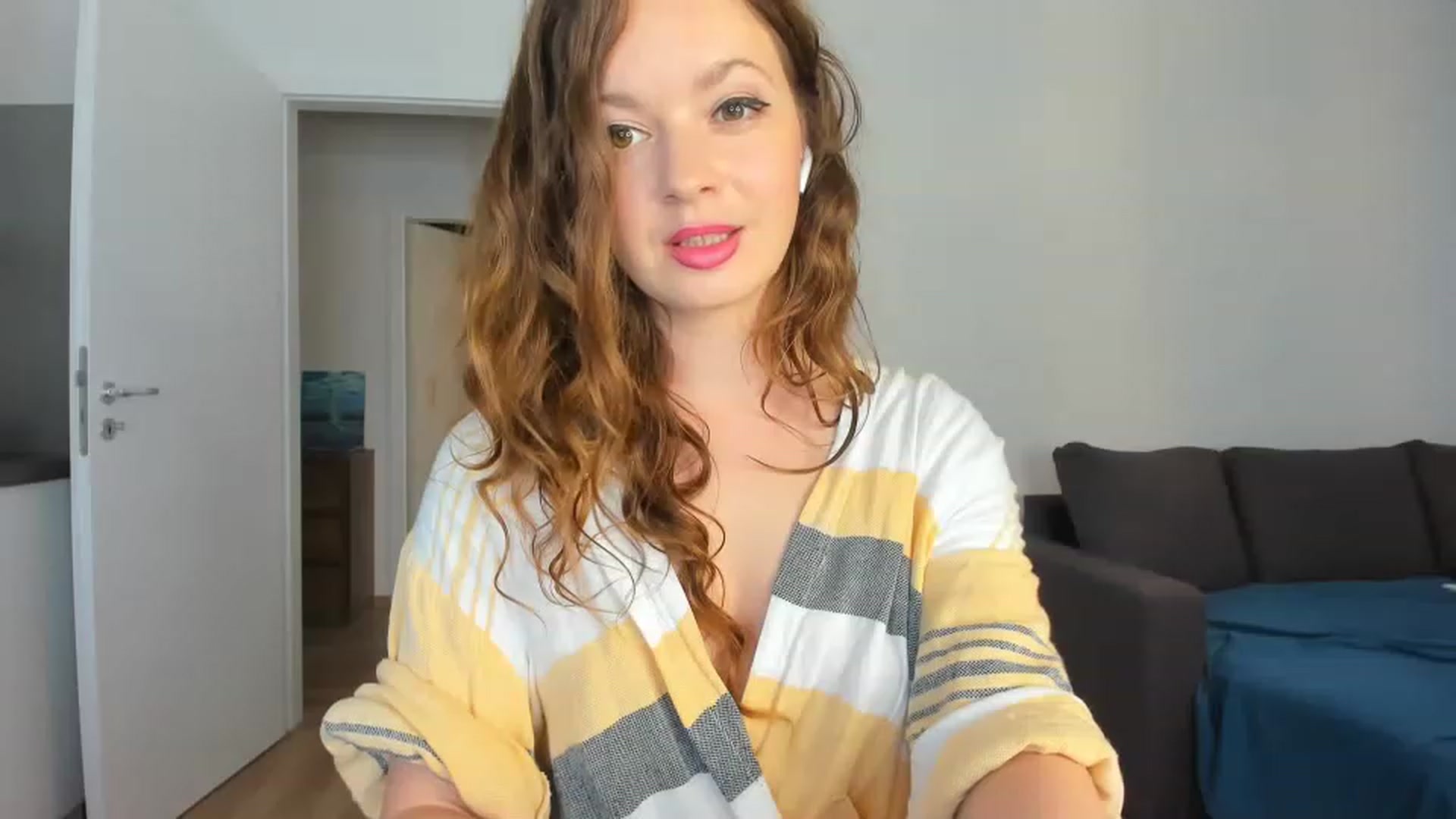 Gallery image thumbnail from Carrolyna's myfreecams stream on, 05/21/2023, 16:58 image 19 of 20