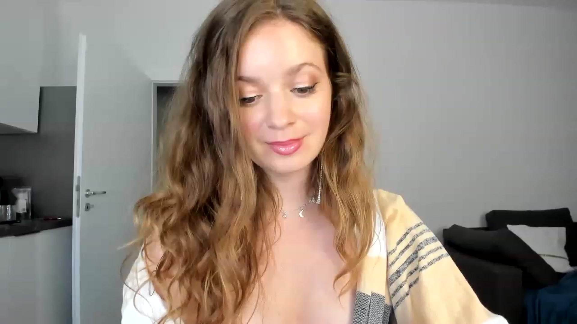 Gallery image thumbnail from Carrolyna's myfreecams stream on, 06/19/2023, 20:17 image 12 of 20