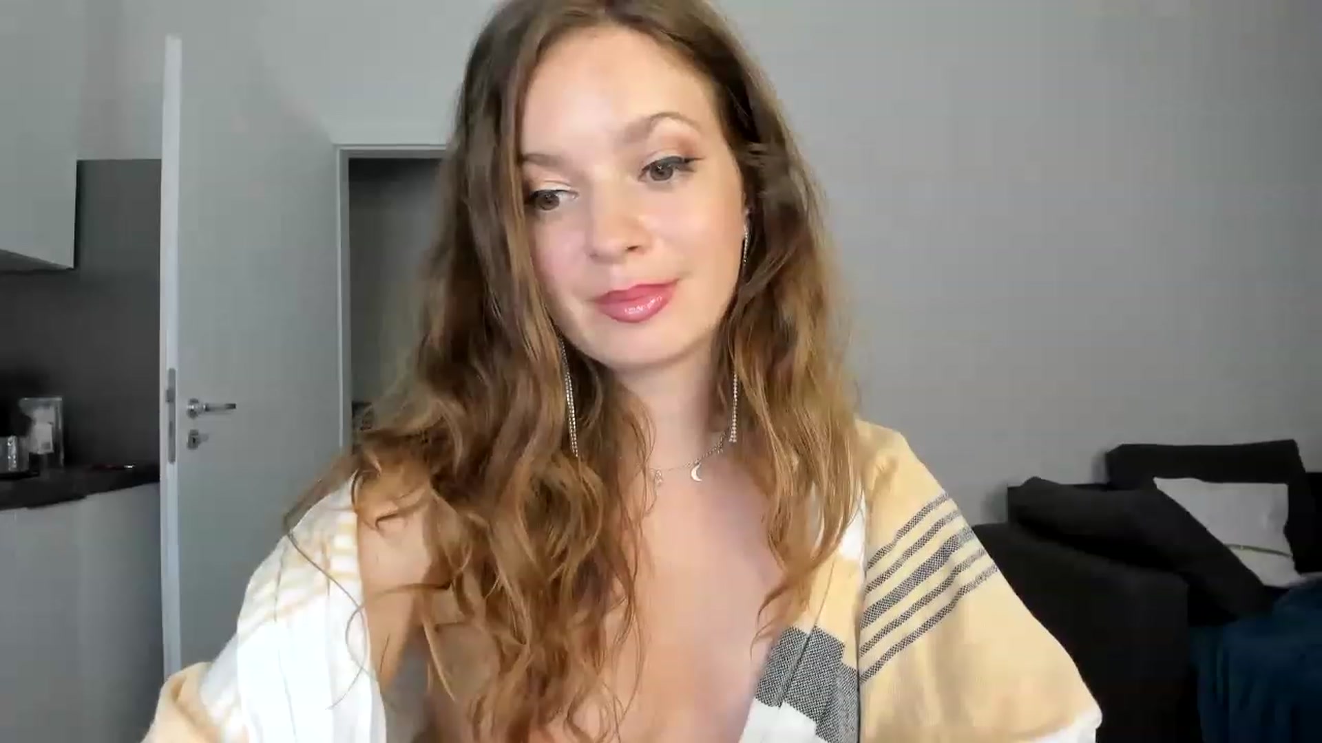 Gallery image thumbnail from Carrolyna's myfreecams stream on, 06/19/2023, 20:17 image 13 of 20