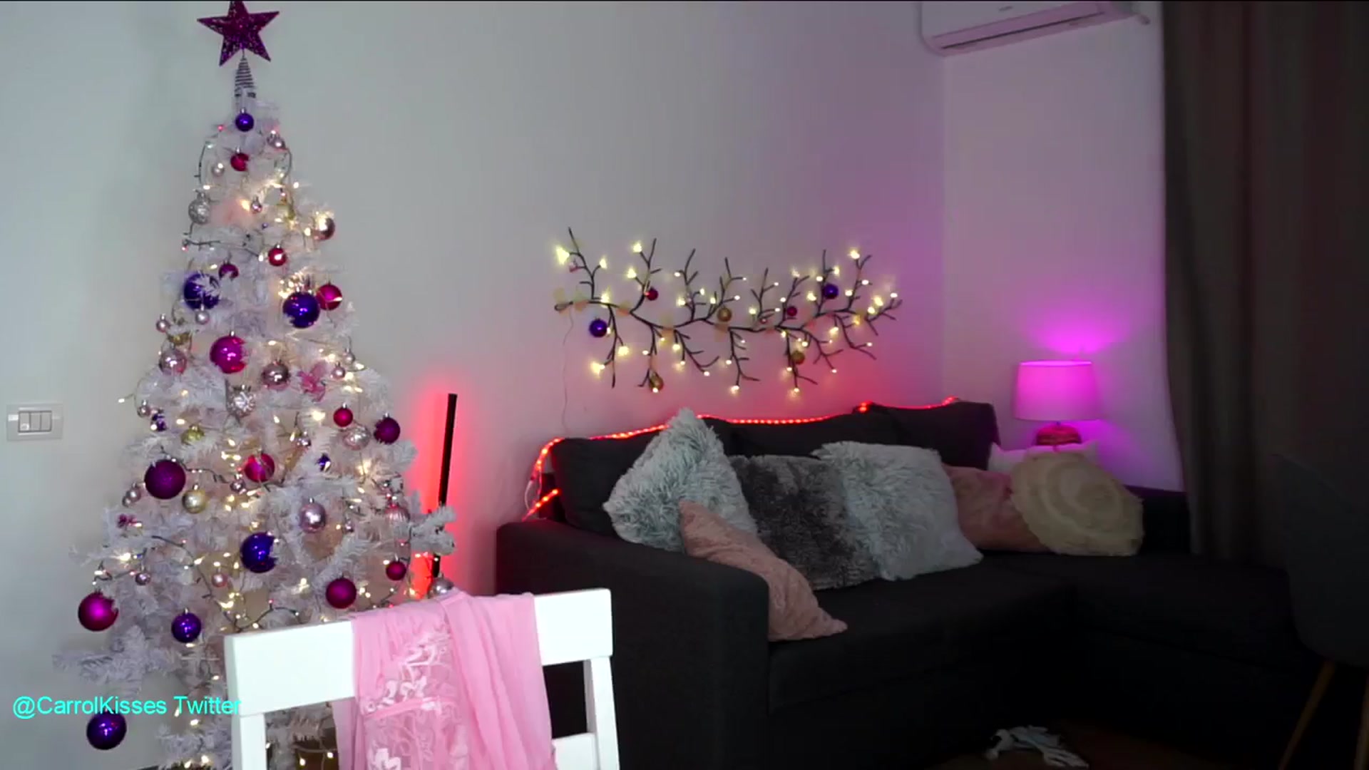 Gallery image thumbnail from Carrolyna's myfreecams stream on, 11/16/2024, 17:59 image 14 of 20