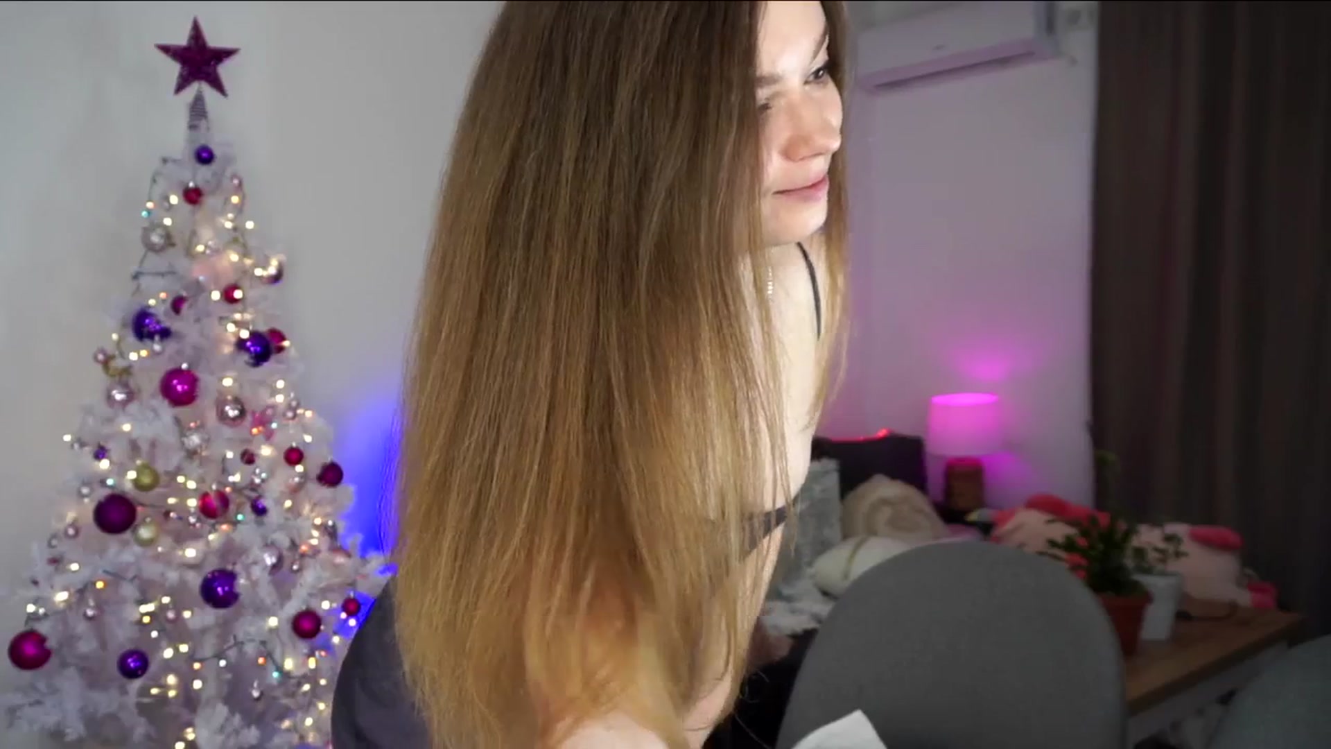 Gallery image thumbnail from Carrolyna's myfreecams stream on, 12/24/2024, 13:30 image 2 of 20