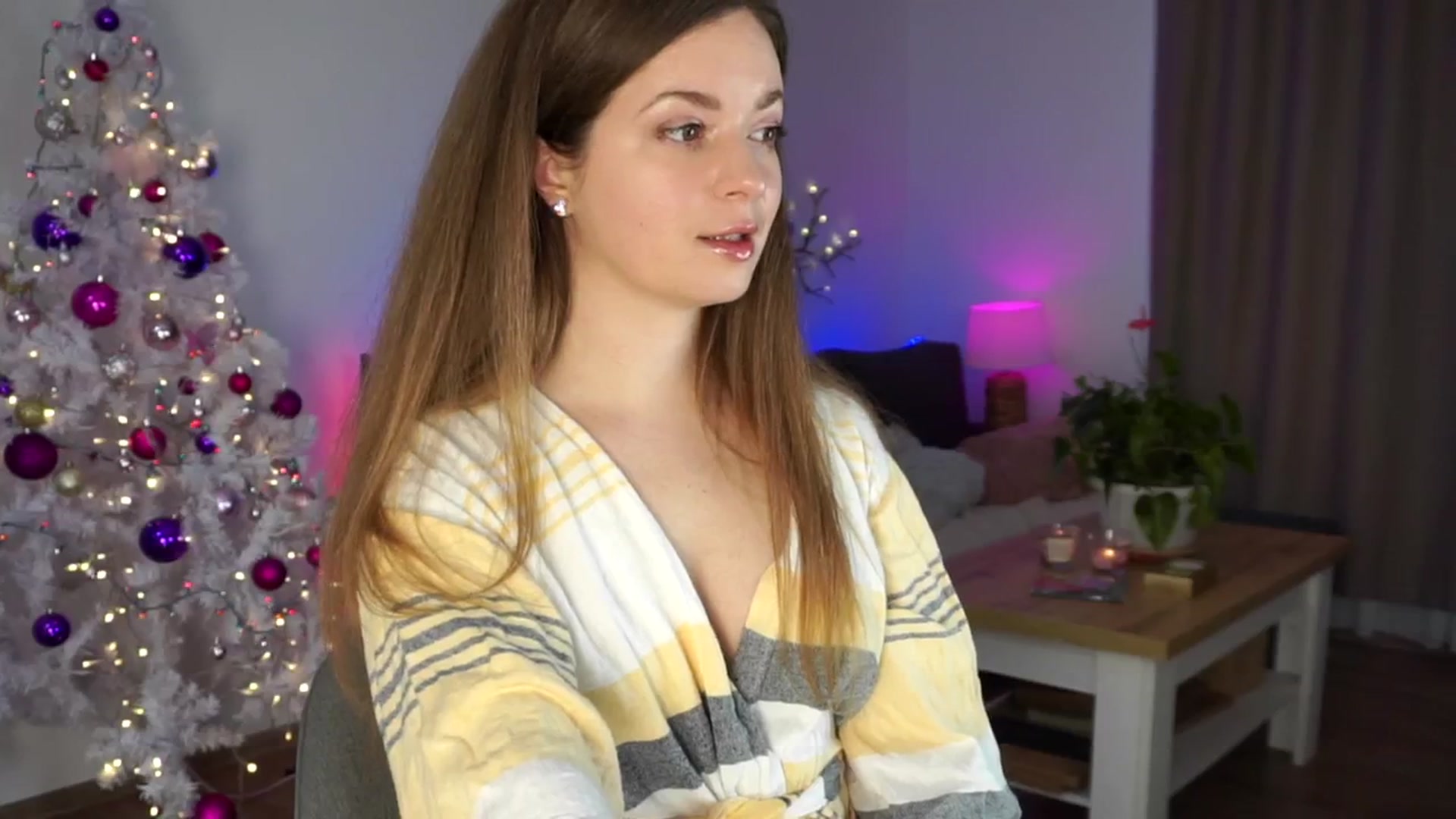 Gallery image thumbnail from Carrolyna's myfreecams stream on, 12/27/2024, 14:01 image 15 of 20