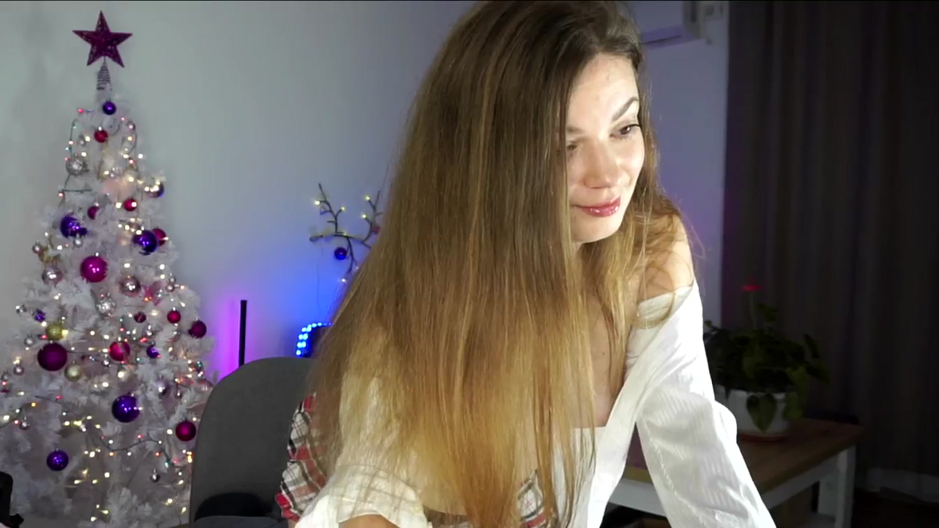 Gallery image thumbnail from Carrolyna's myfreecams stream on, 12/28/2024, 16:55 image 17 of 20
