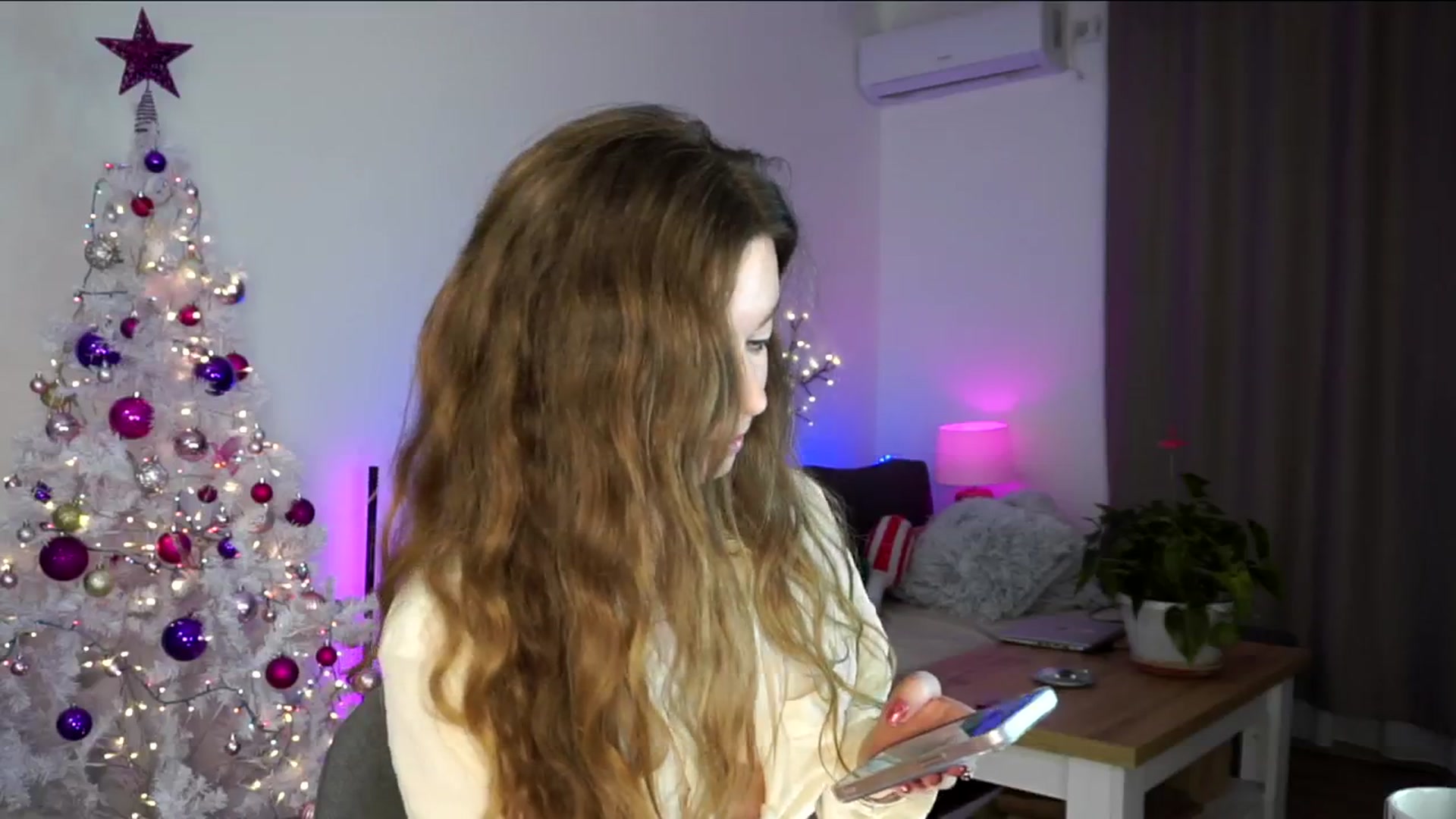 Gallery image thumbnail from Carrolyna's myfreecams stream on, 01/01/2025, 20:15 image 13 of 20