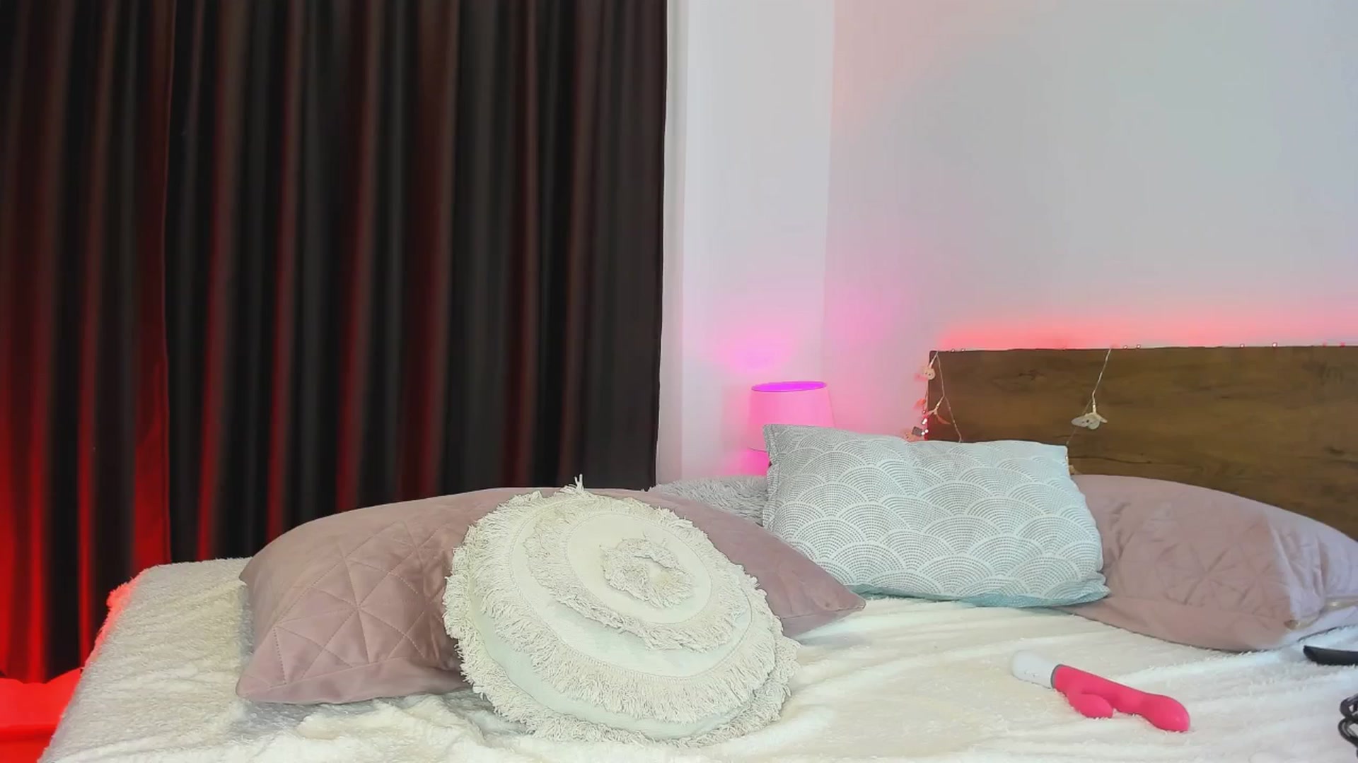 Gallery image thumbnail from Carrolyna's myfreecams stream on, 05/16/2025, 19:03 image 16 of 20