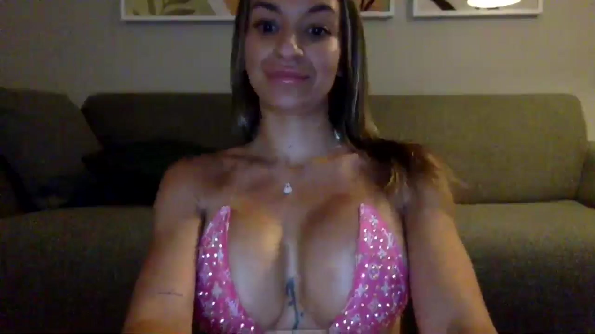 Gallery image thumbnail from CashleyBanks's myfreecams stream on, 06/16/2025, 04:53 image 18 of 20