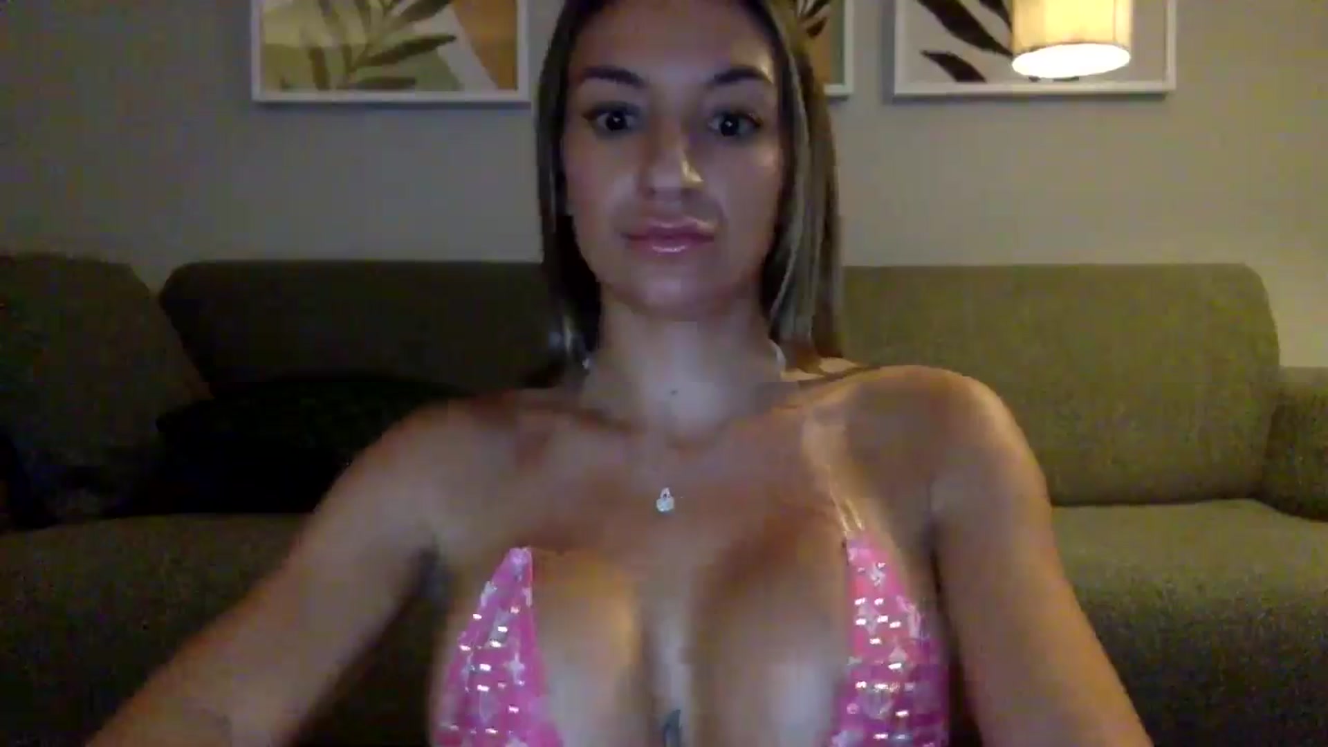 Gallery image thumbnail from CashleyBanks's myfreecams stream on, 06/16/2025, 06:40 image 16 of 20