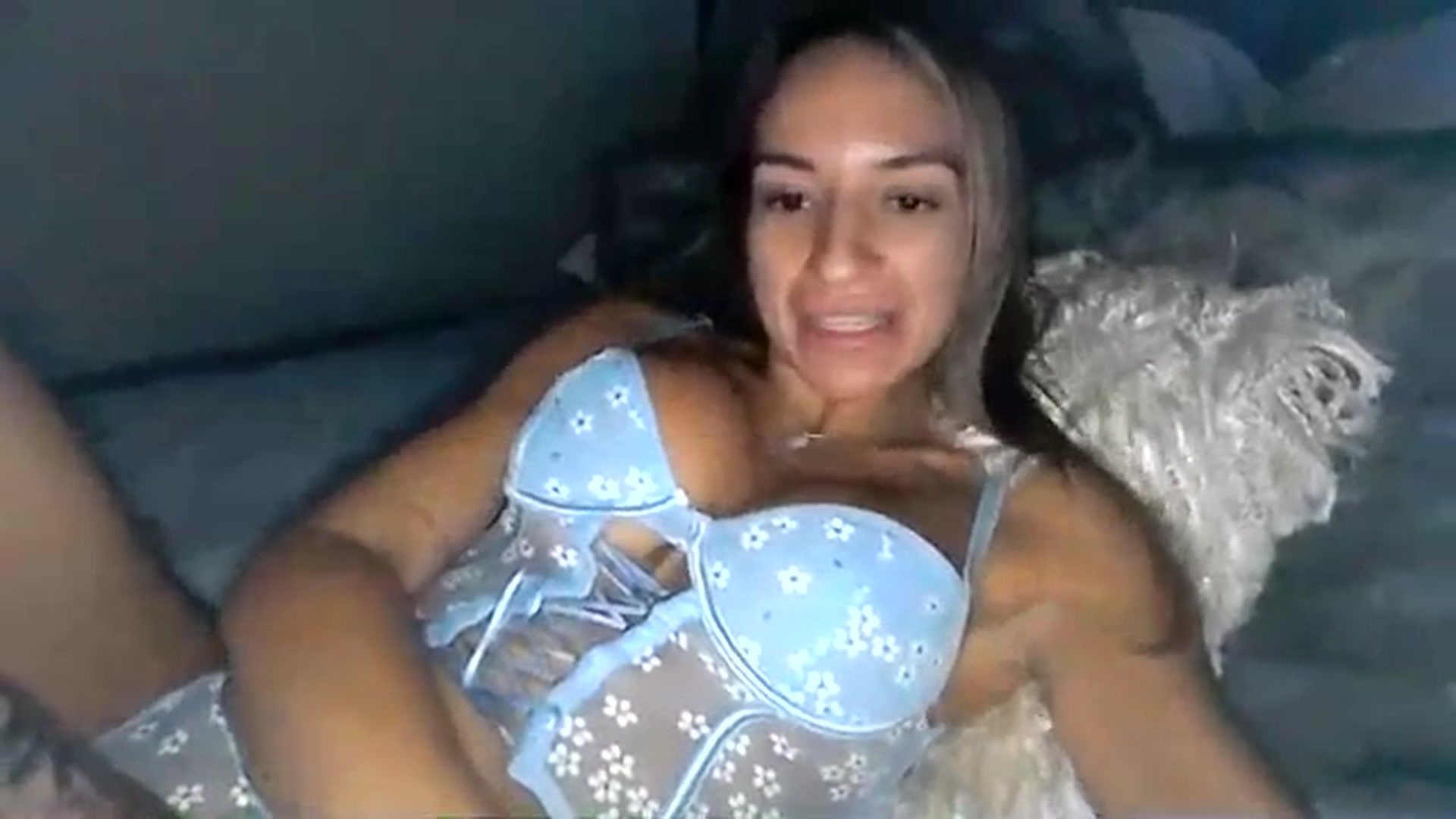 Gallery image thumbnail from CashleyBanks's myfreecams stream on, 09/15/2025, 02:13 image 17 of 20