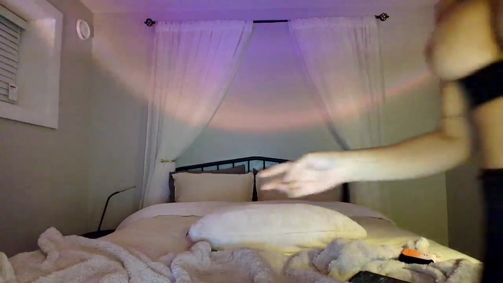 Gallery image thumbnail from CashleyBanks's myfreecams stream on, 10/15/2025, 03:50 image 6 of 20