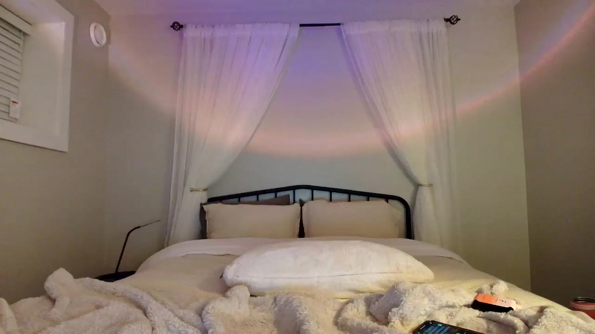 Gallery image thumbnail from CashleyBanks's myfreecams stream on, 10/15/2025, 03:50 image 5 of 20