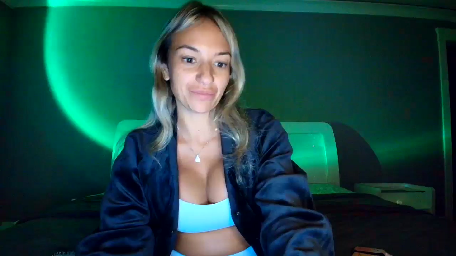 Gallery image thumbnail from CashleyBanks's myfreecams stream on, 10/26/2025, 04:30 image 18 of 20