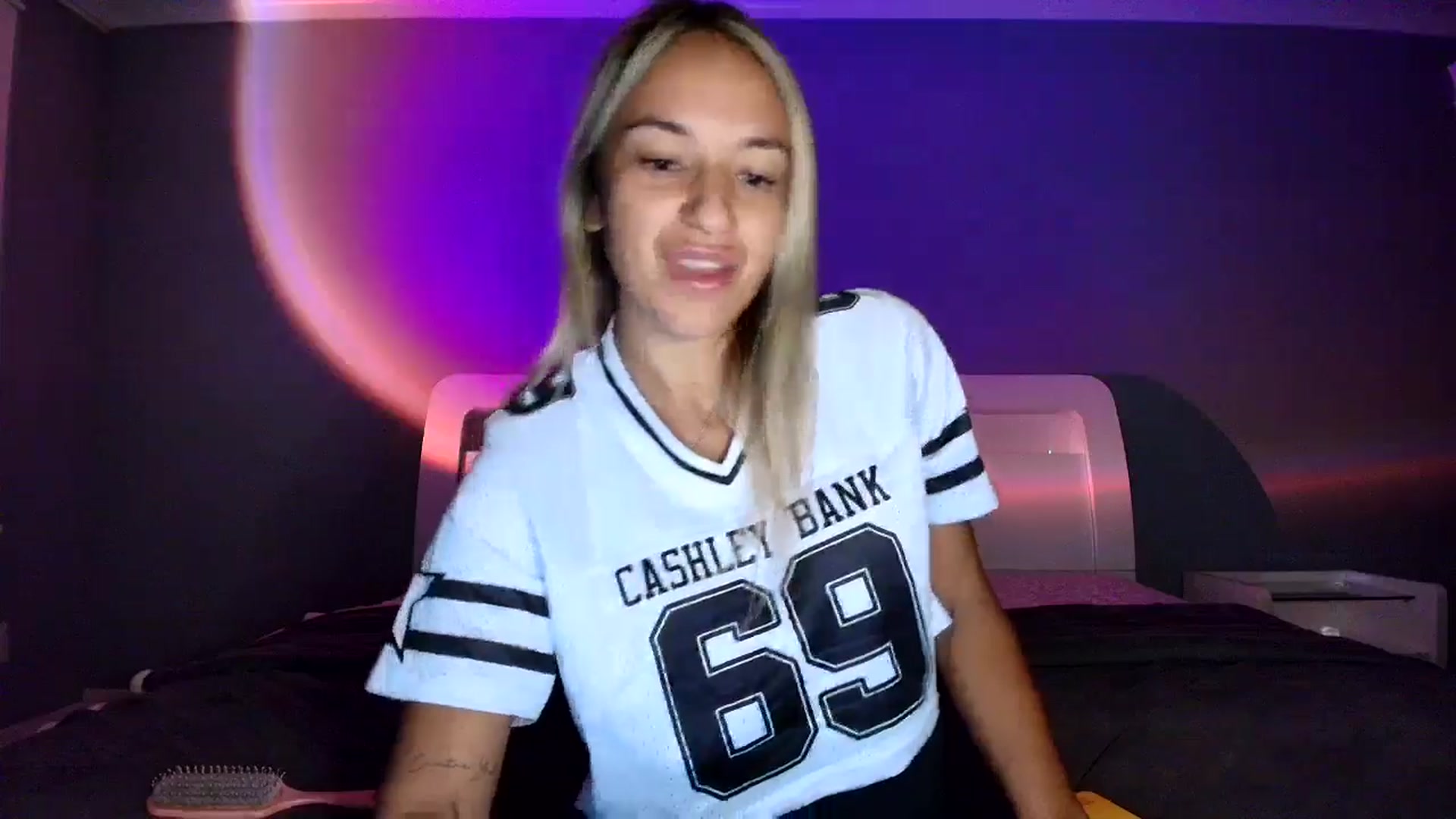 Gallery image thumbnail from CashleyBanks's myfreecams stream on, 10/28/2025, 03:35 image 17 of 20