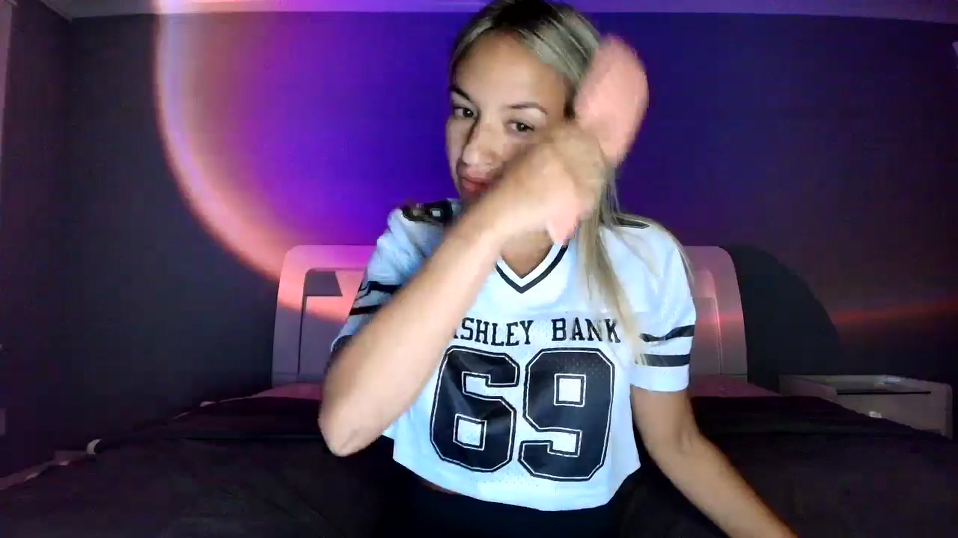 Gallery image thumbnail from CashleyBanks's myfreecams stream on, 10/28/2025, 03:35 image 5 of 20