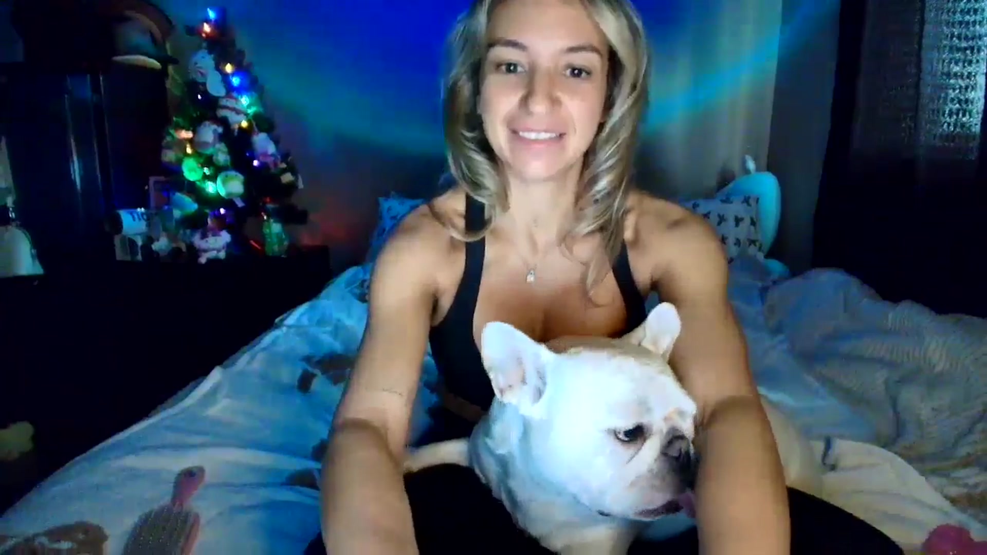 Gallery image thumbnail from CashleyBanks's myfreecams stream on, 11/18/2025, 19:36 image 16 of 20